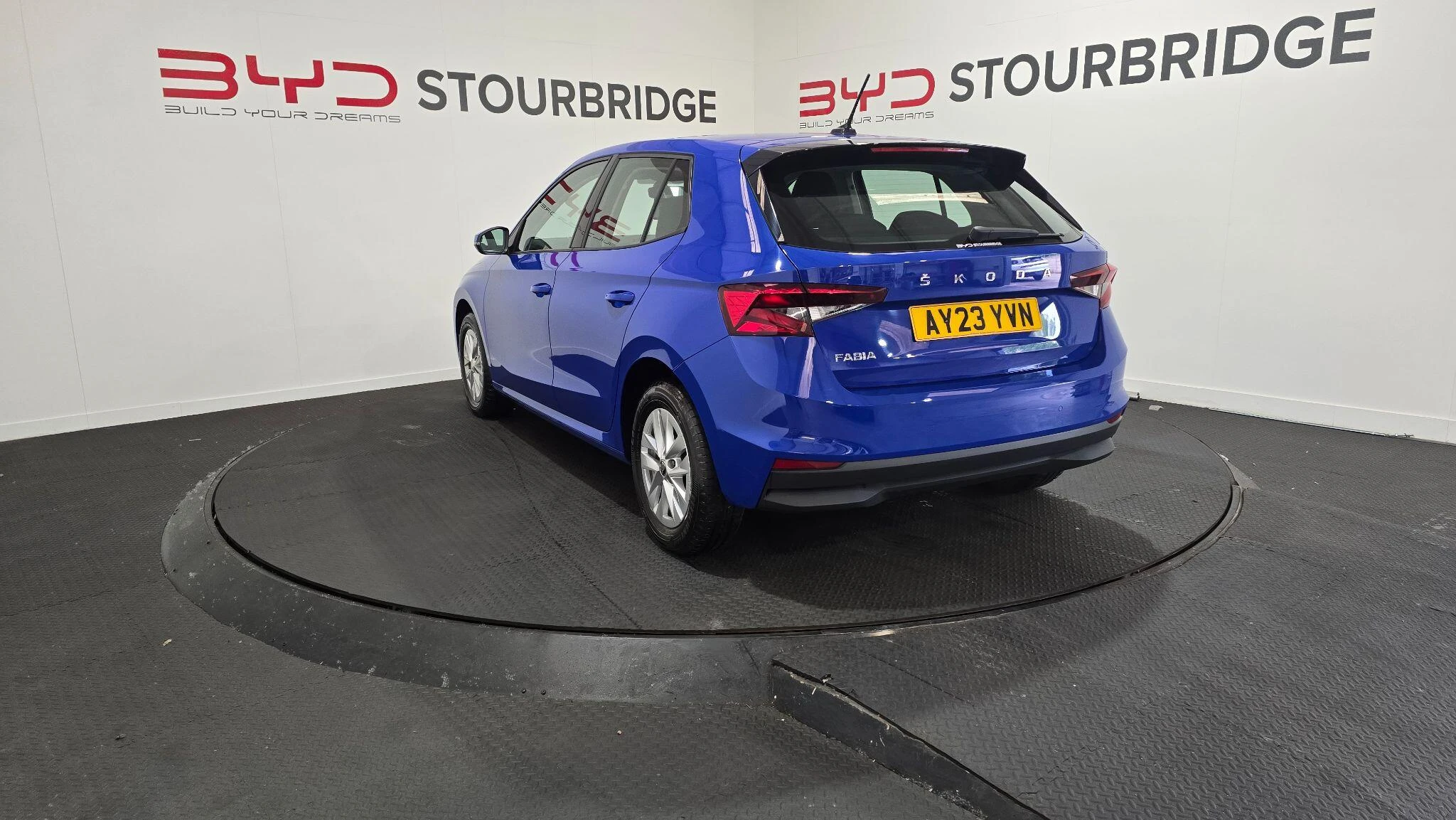 Vehicle image 10