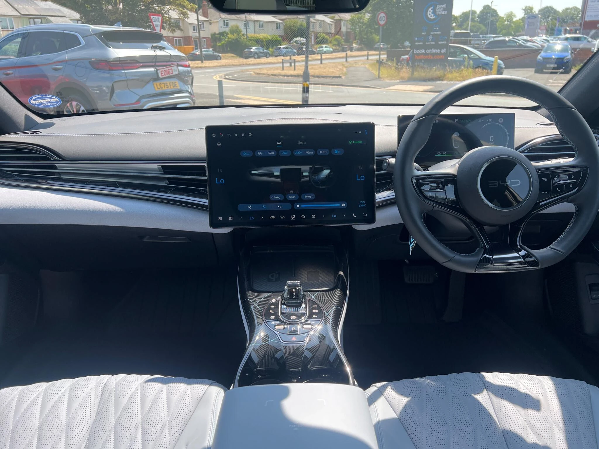 Vehicle image 17