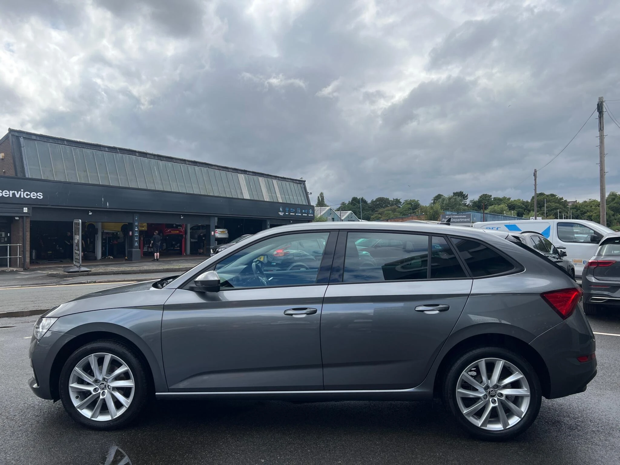 Vehicle image 10