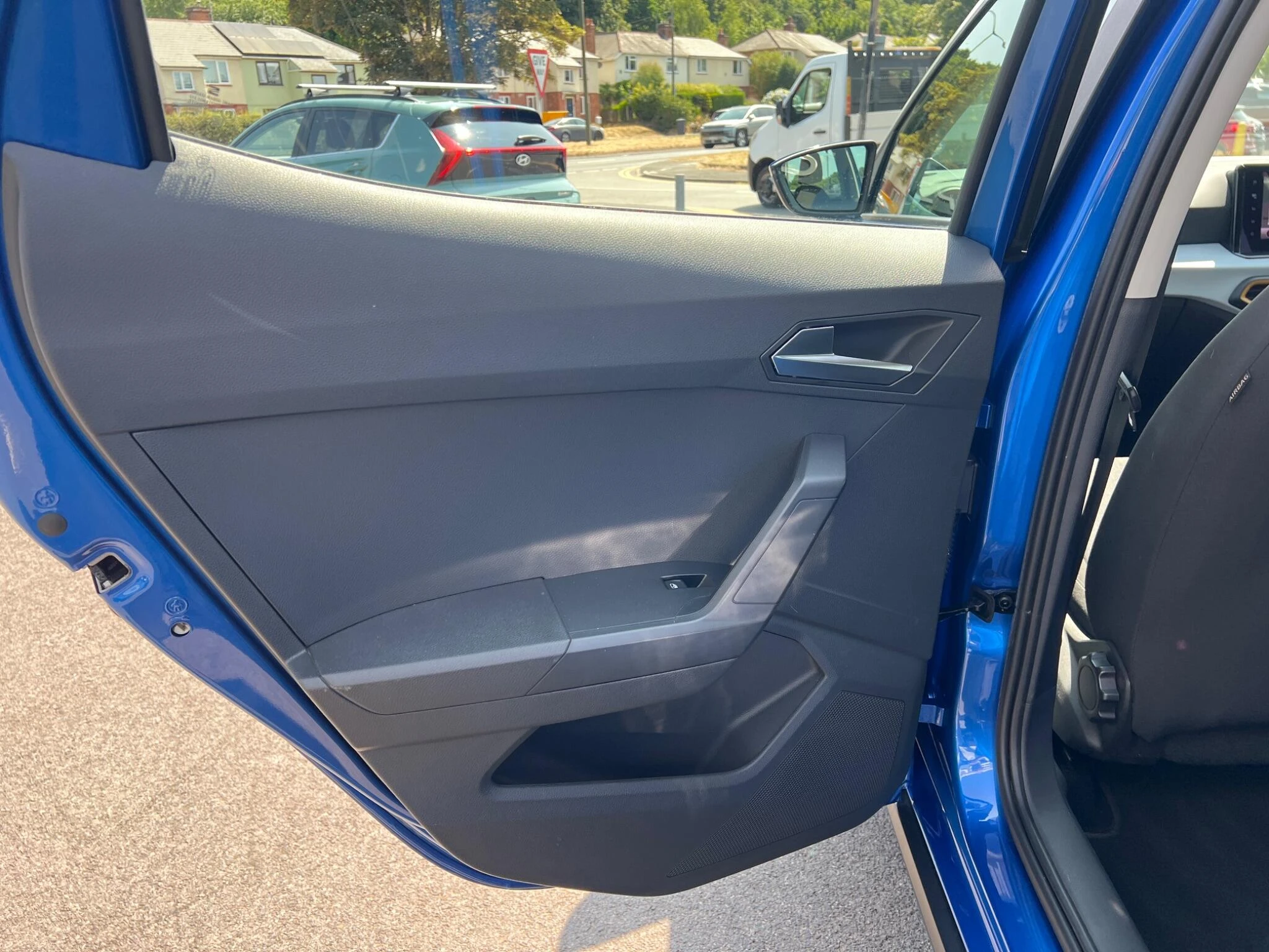Vehicle image 32
