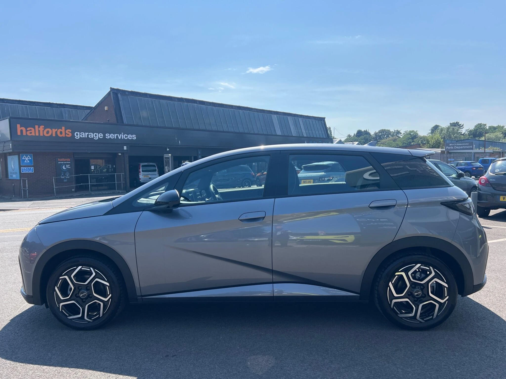 Vehicle image 32