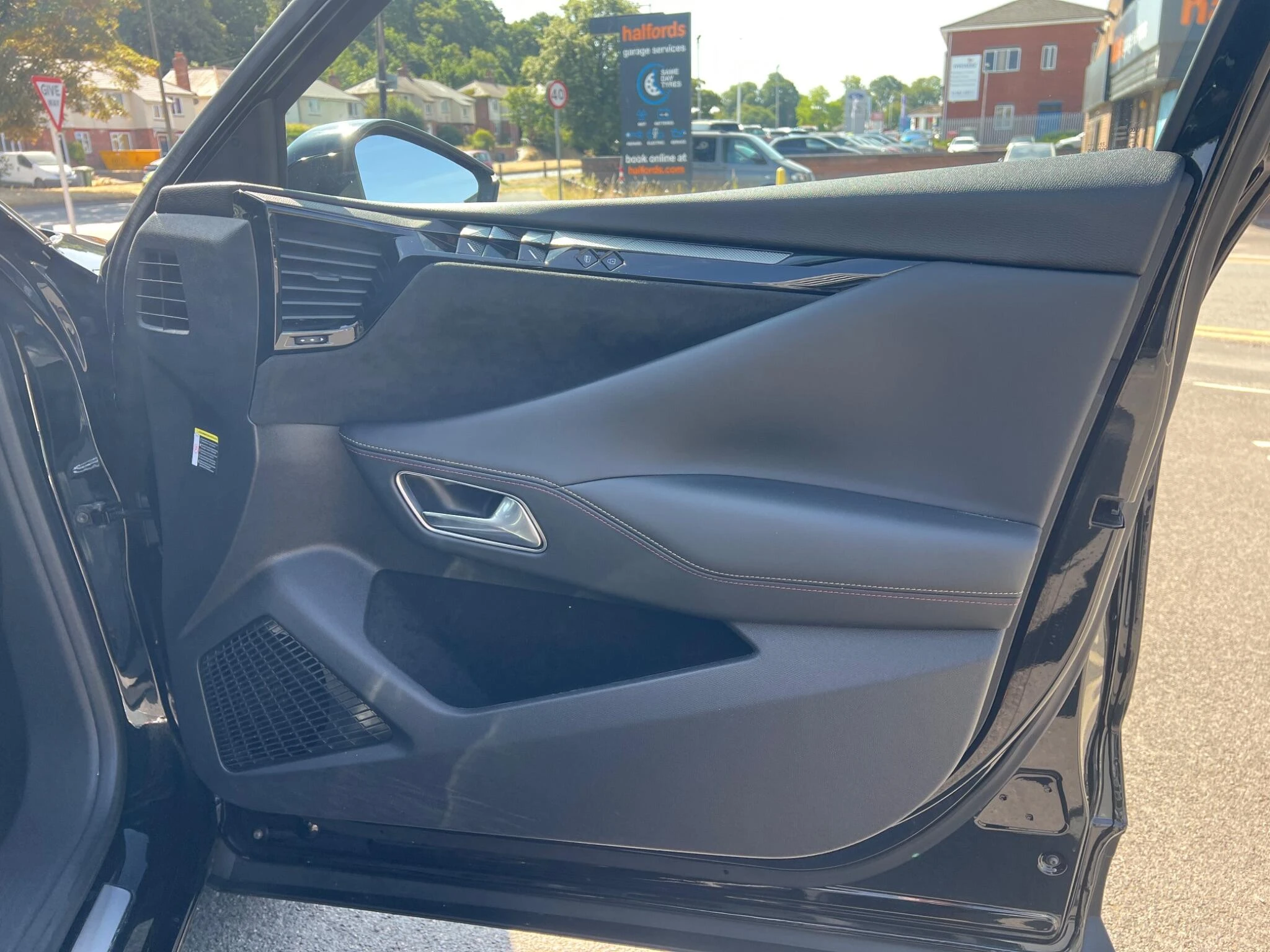 Vehicle image 18
