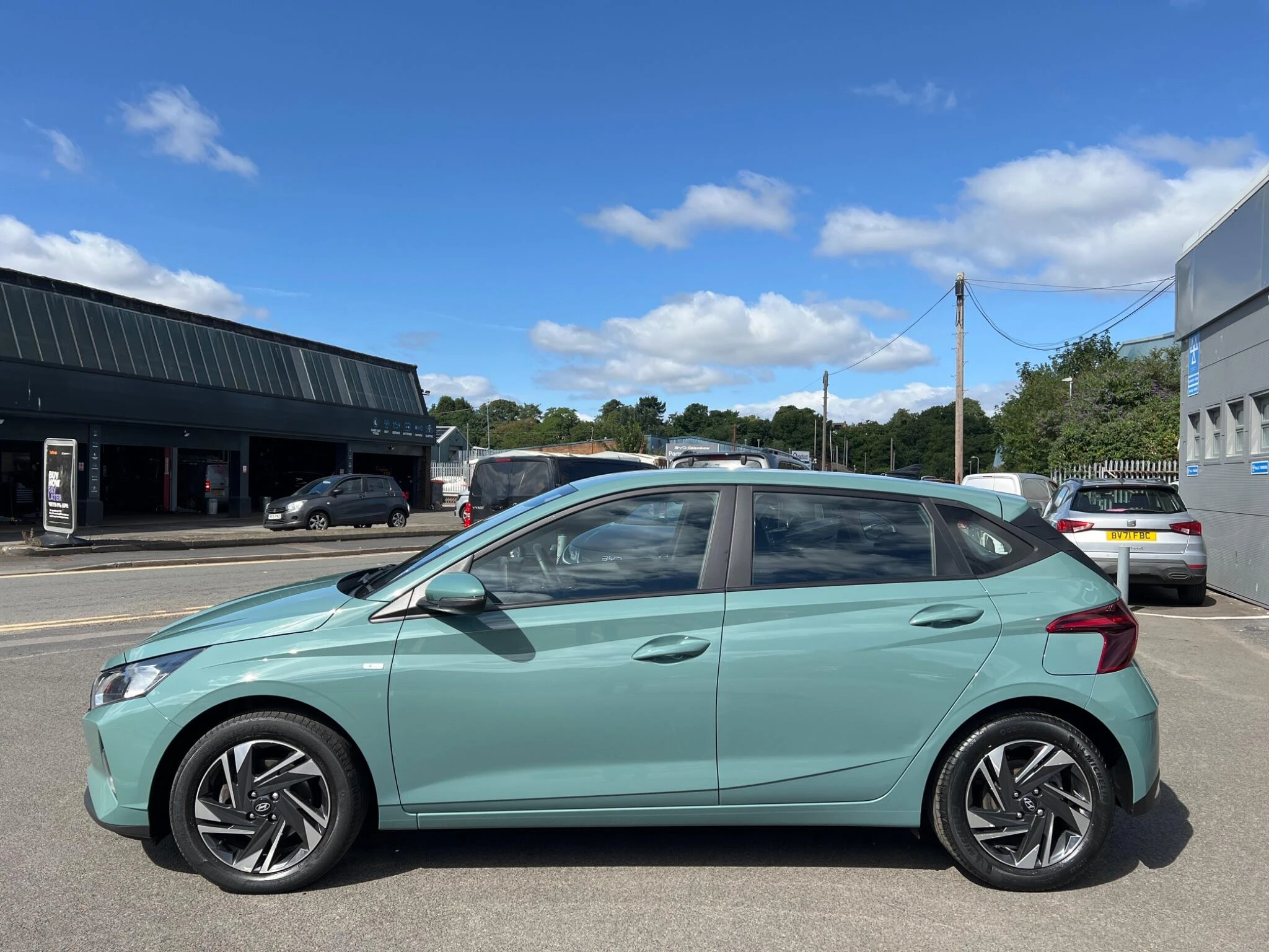 Vehicle image 9