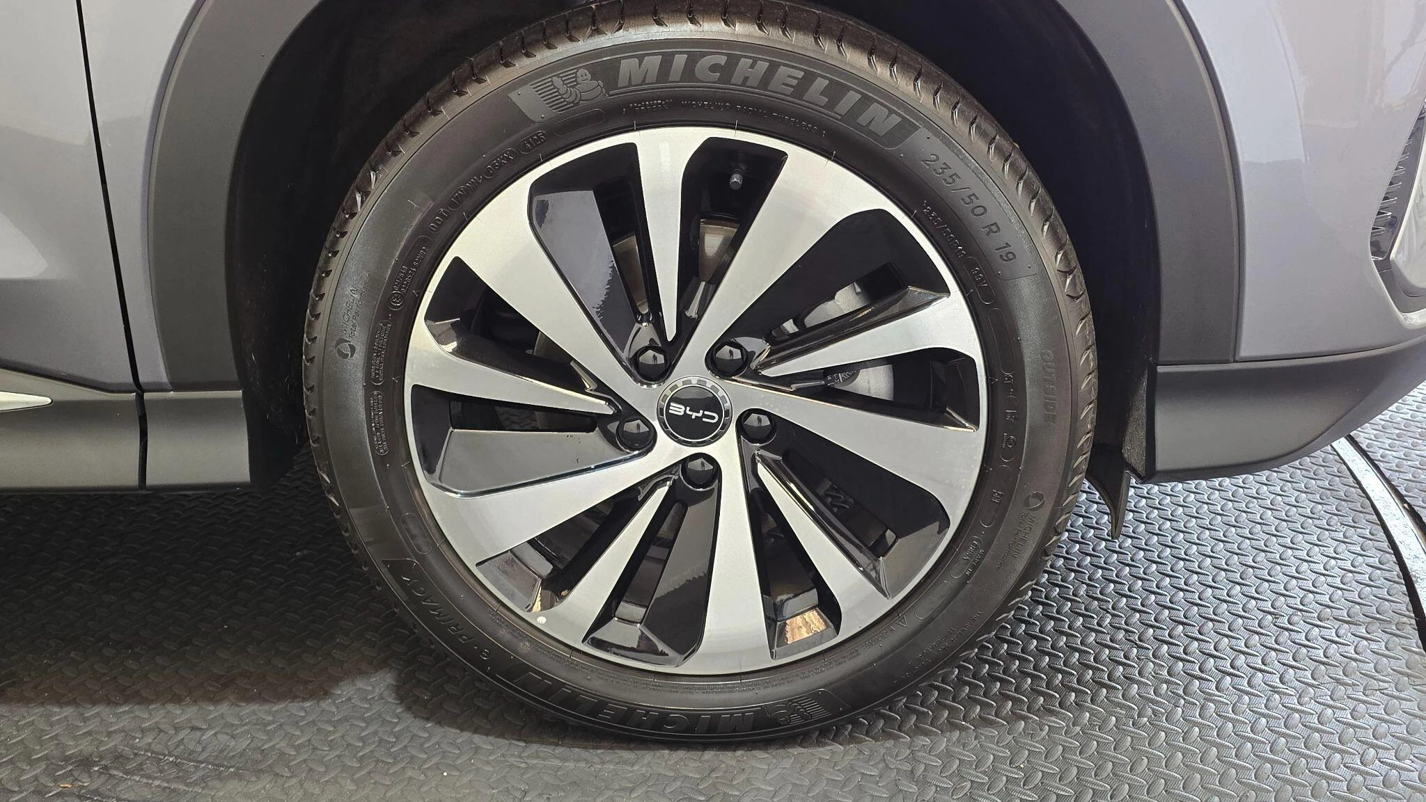 Vehicle image 25