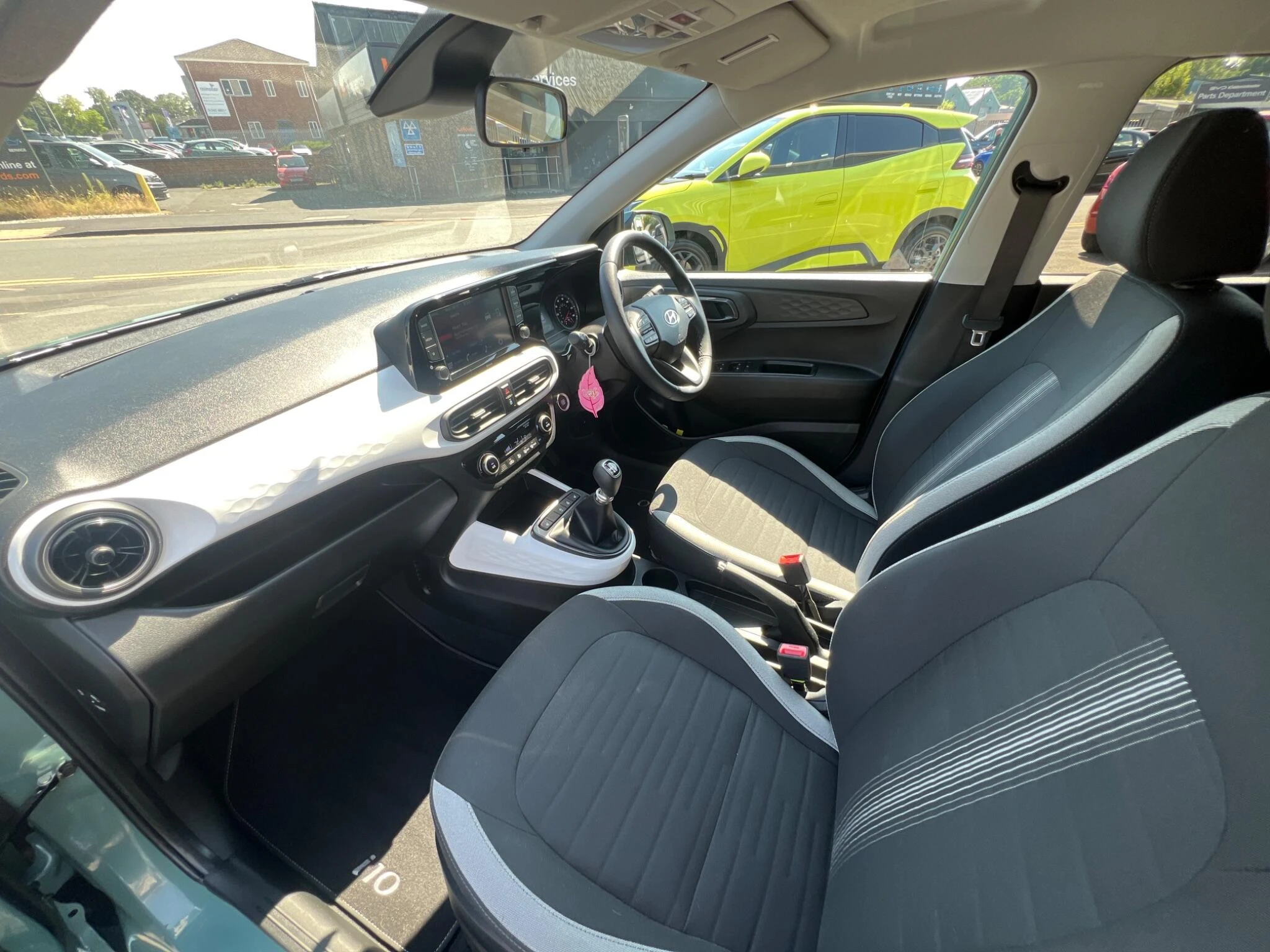 Vehicle image 48