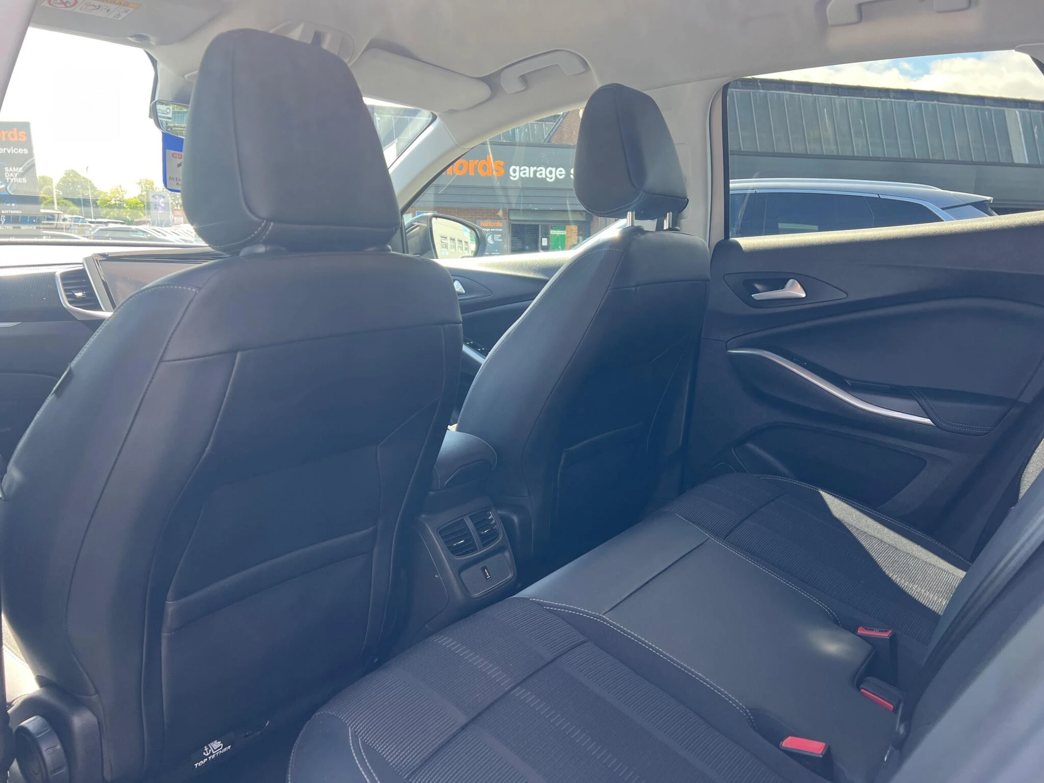 Vehicle image 25