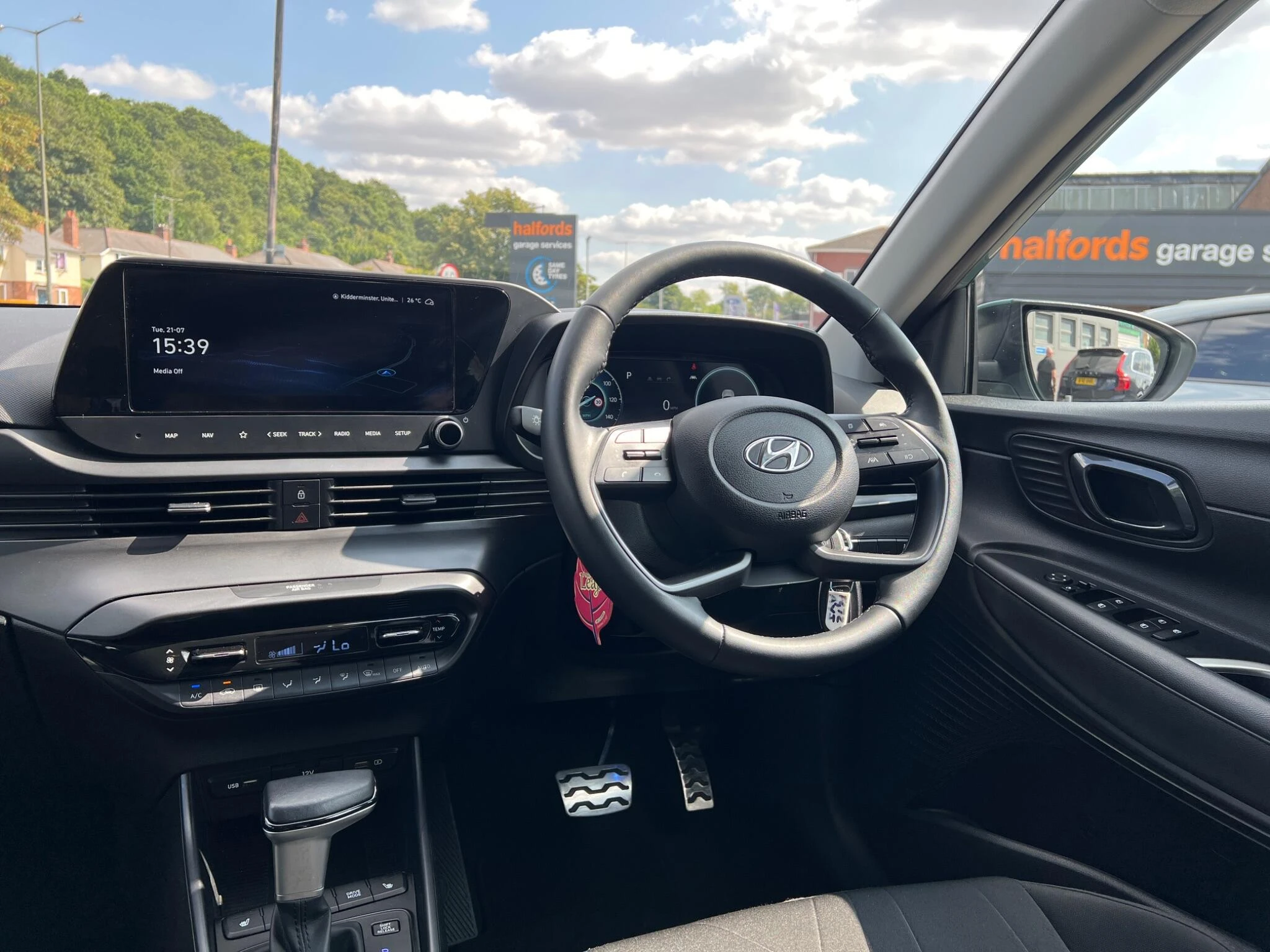 Vehicle image 14