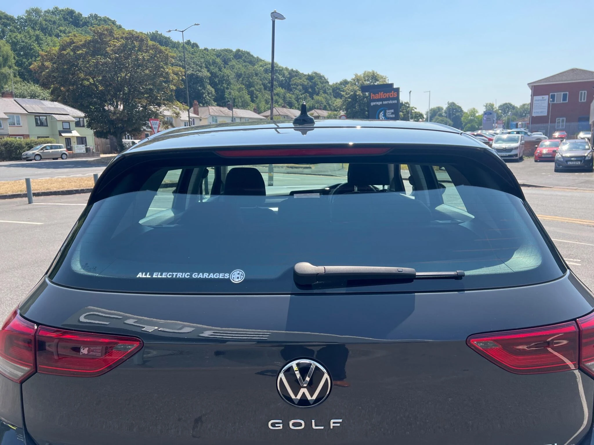Vehicle image 10