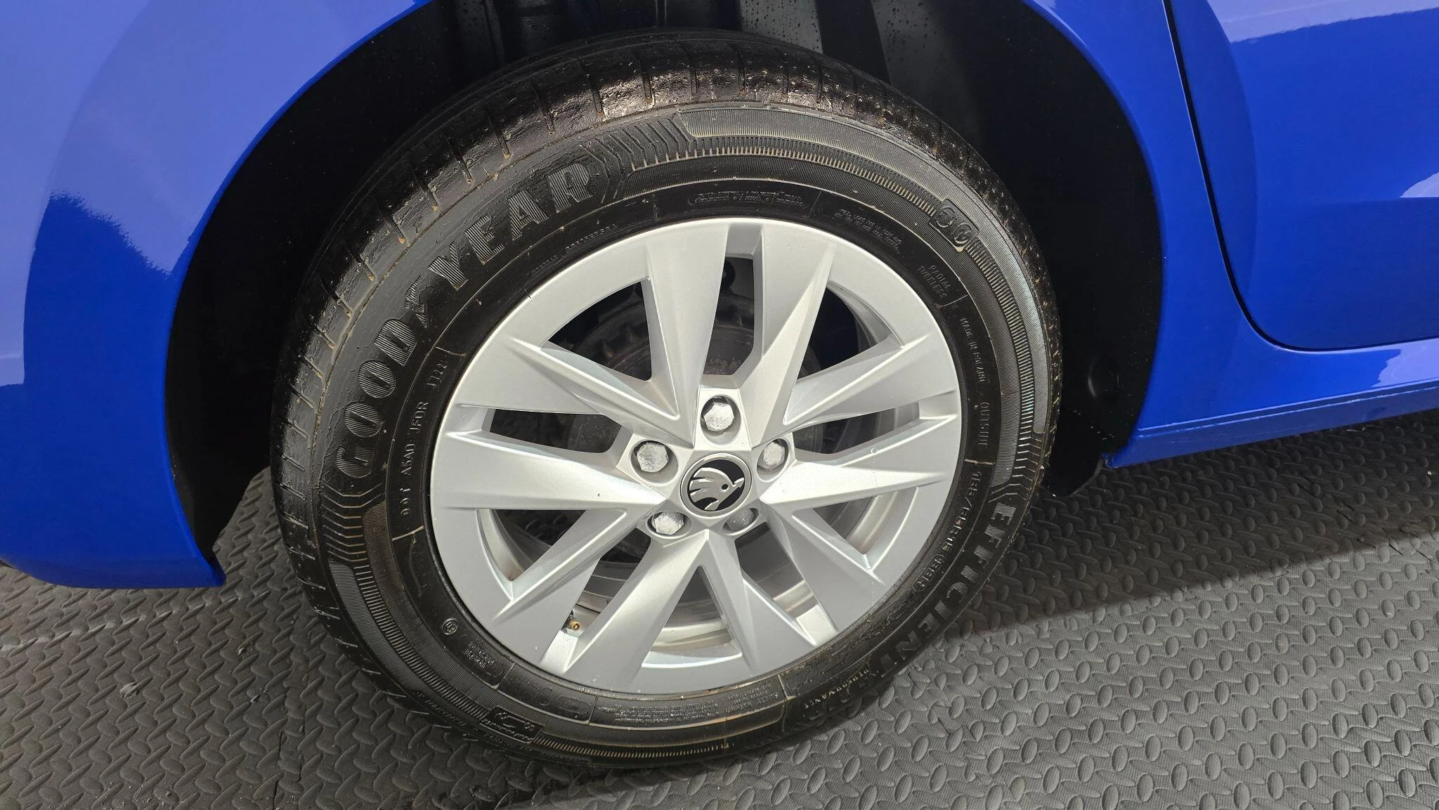 Vehicle image 33