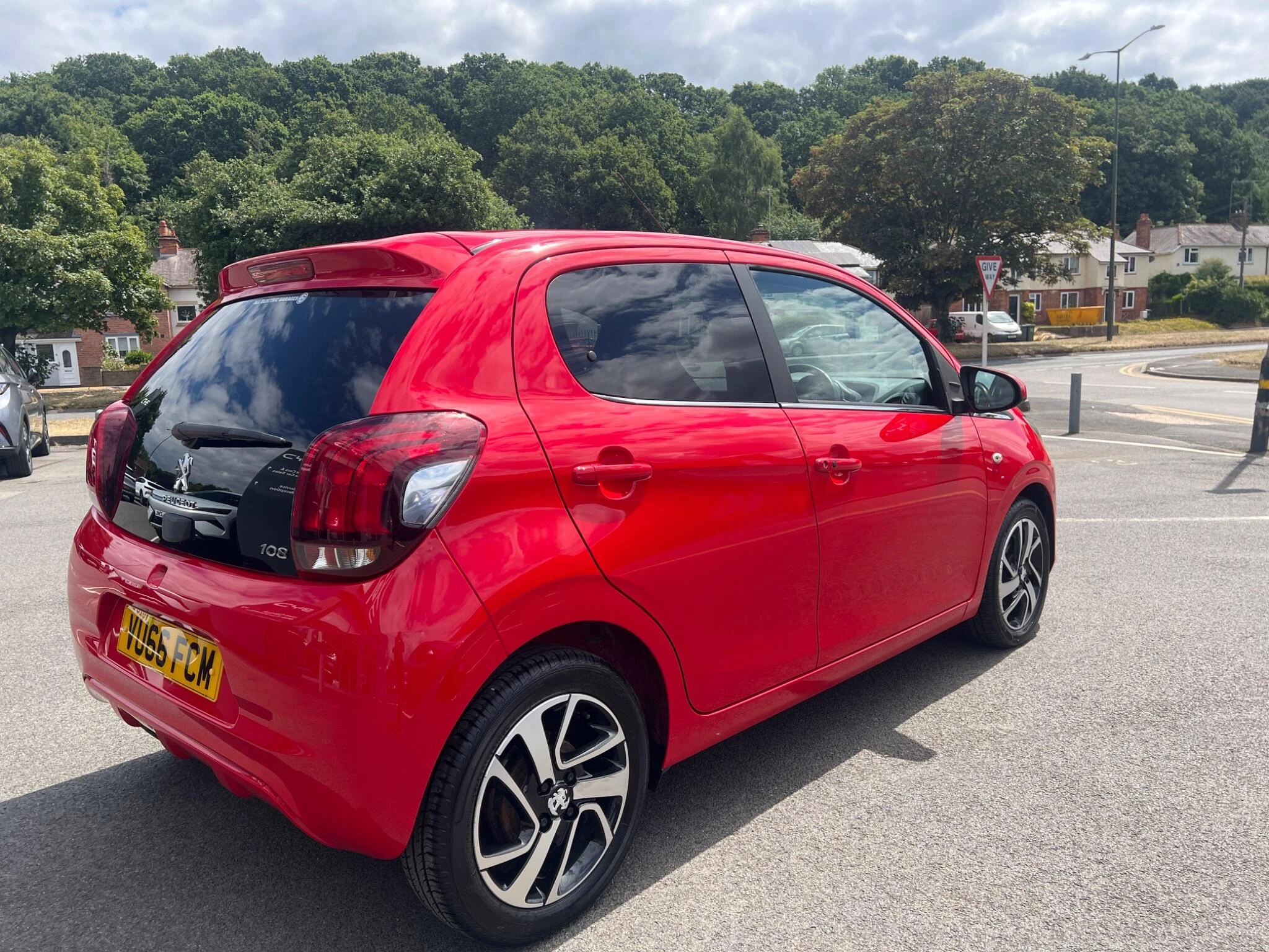Vehicle image 16