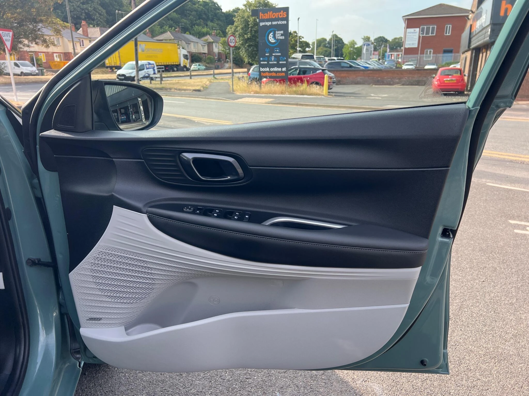 Vehicle image 26