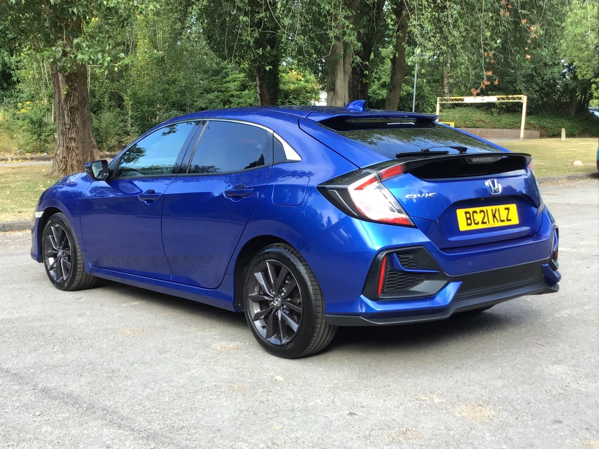 Vehicle image 10