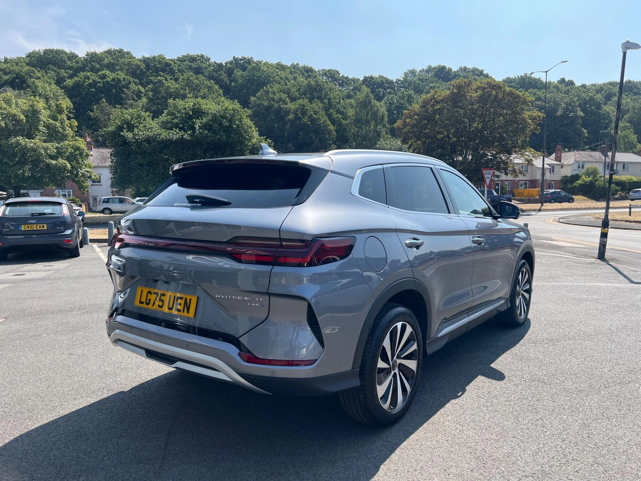 Vehicle image 10