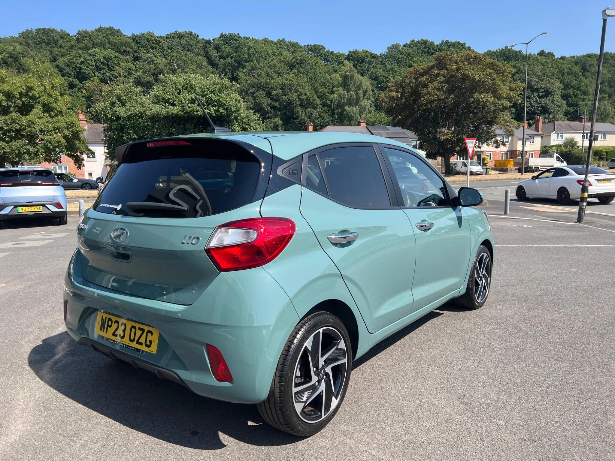 Vehicle image 13
