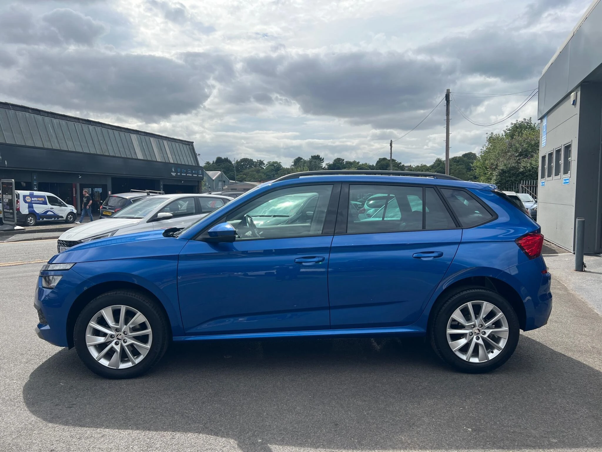 Vehicle image 4