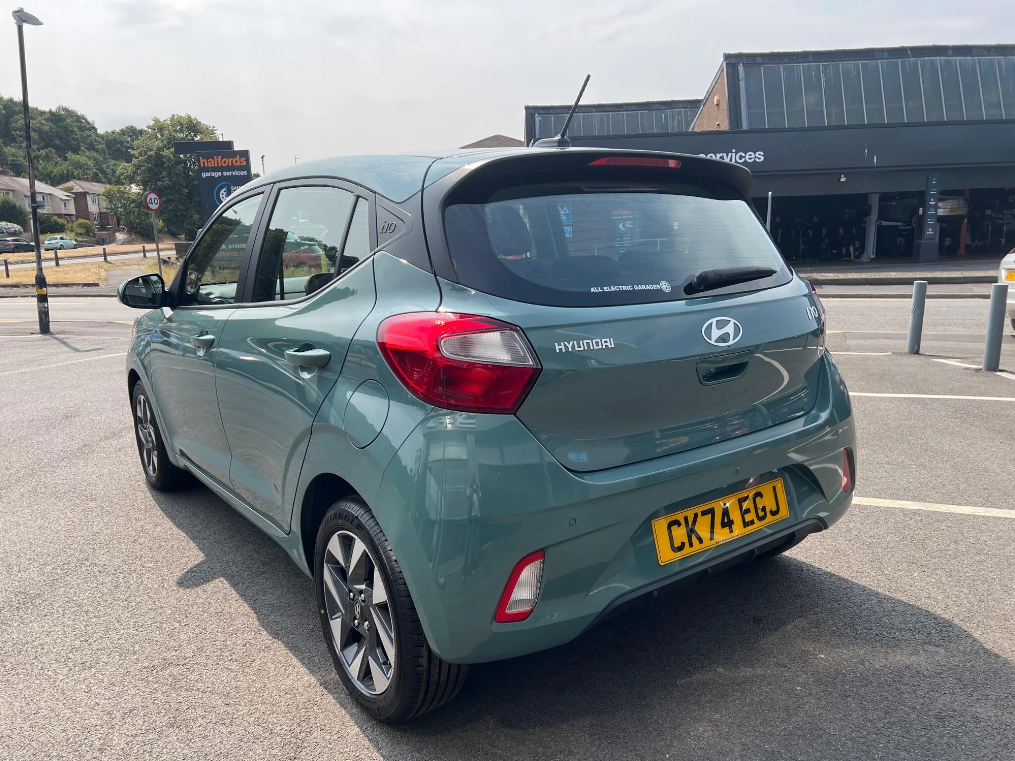 Vehicle image 10