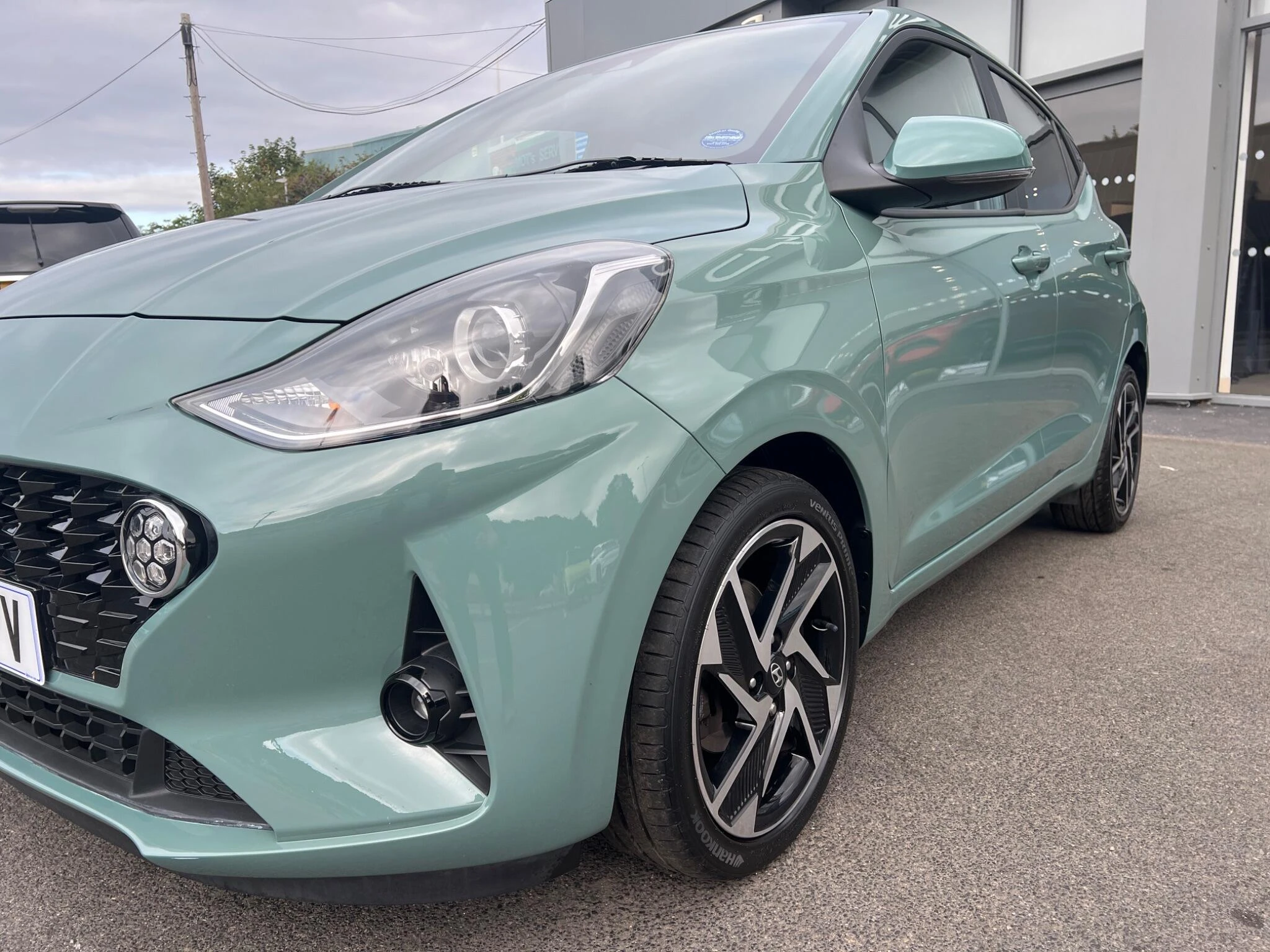Vehicle image 10