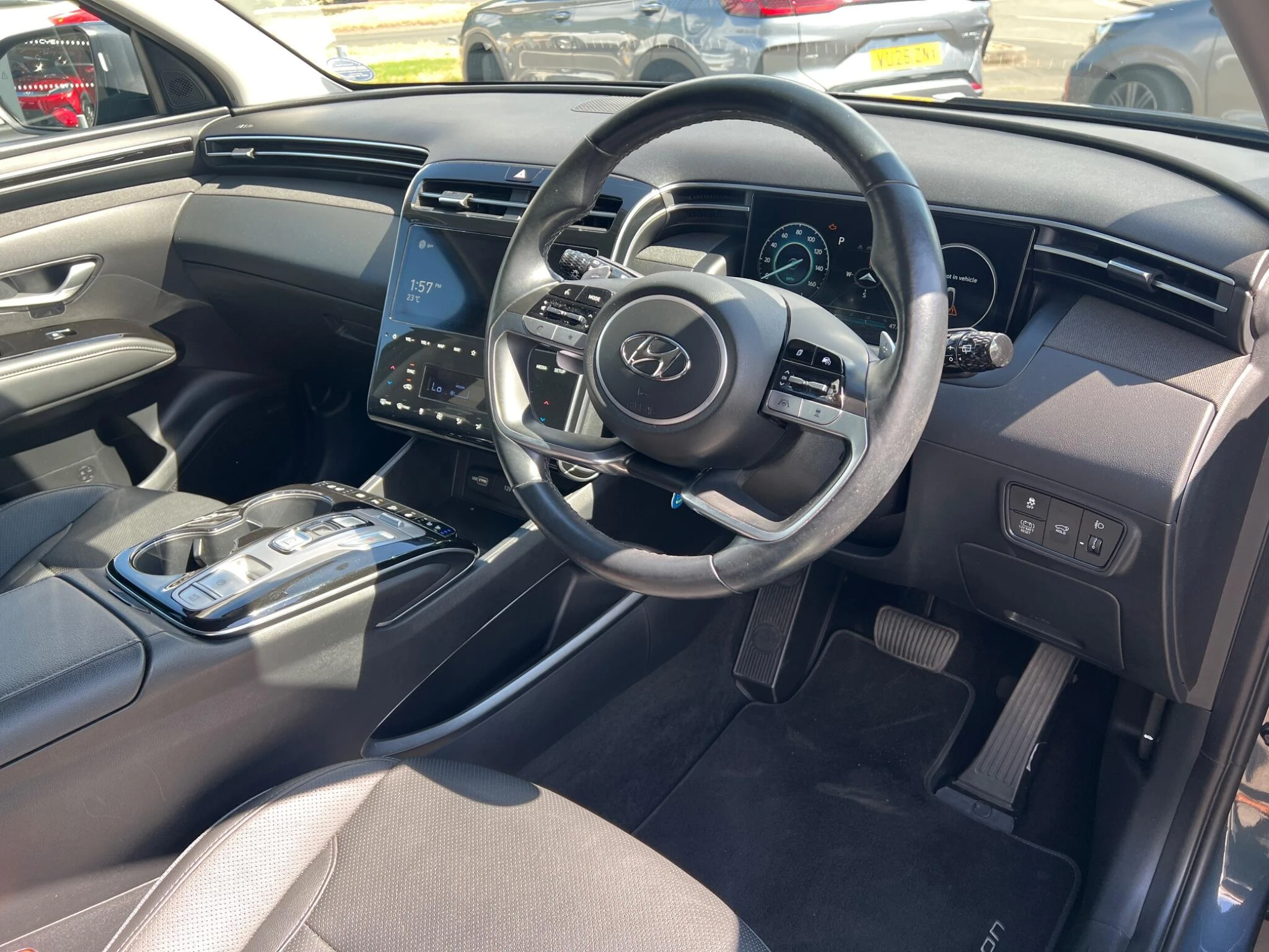 Vehicle image 16