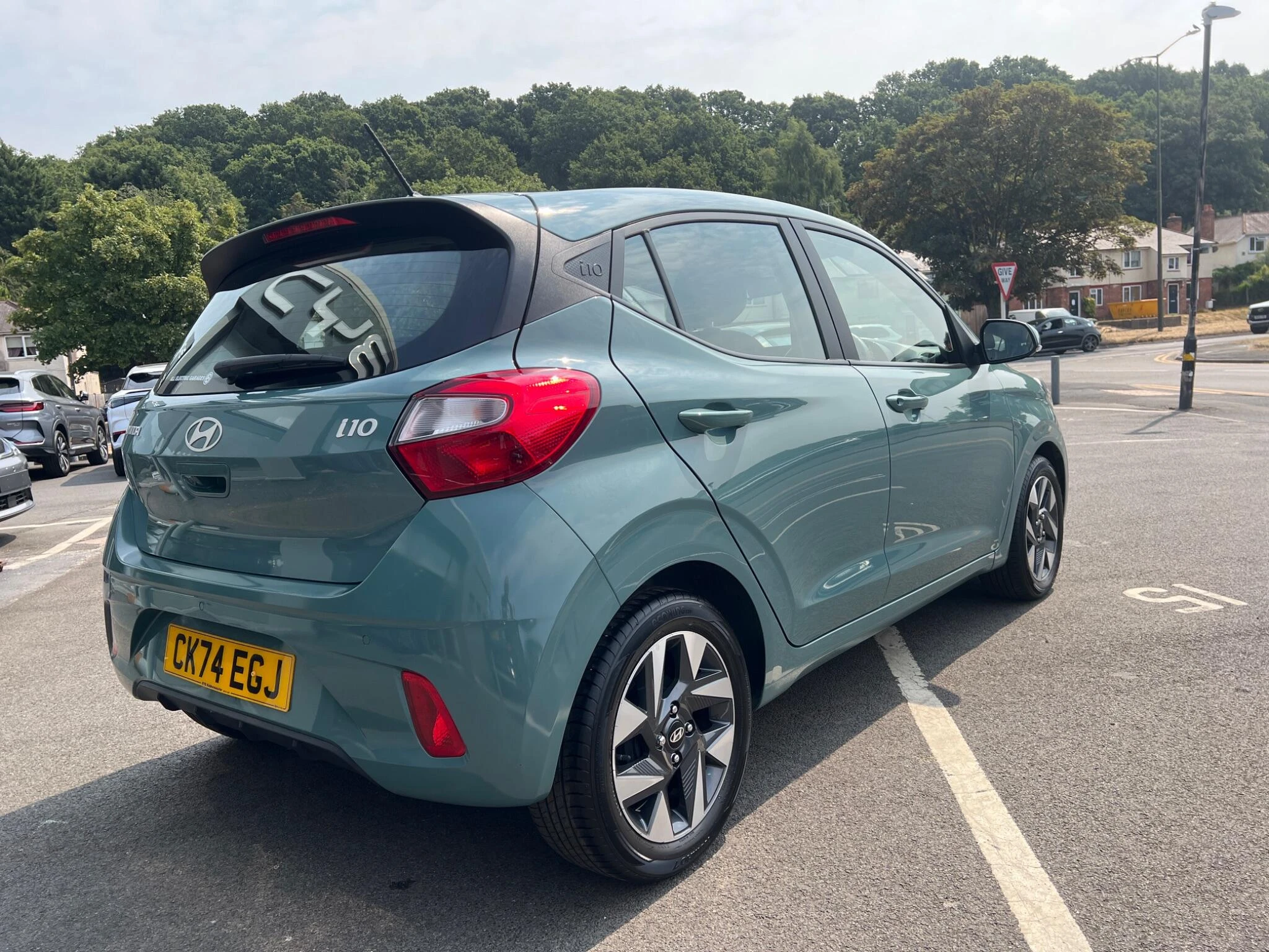 Vehicle image 15