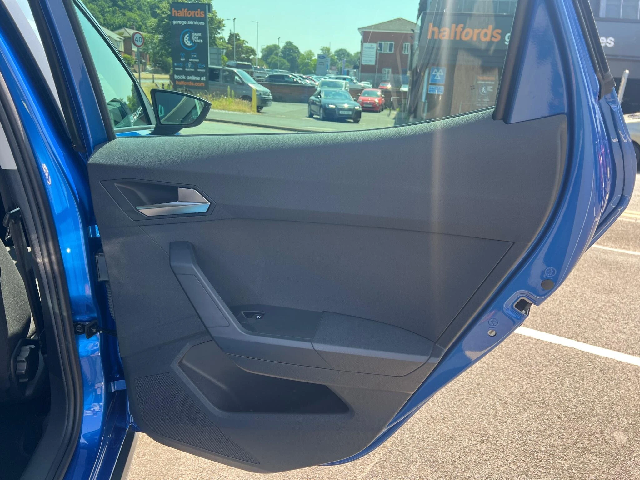 Vehicle image 18