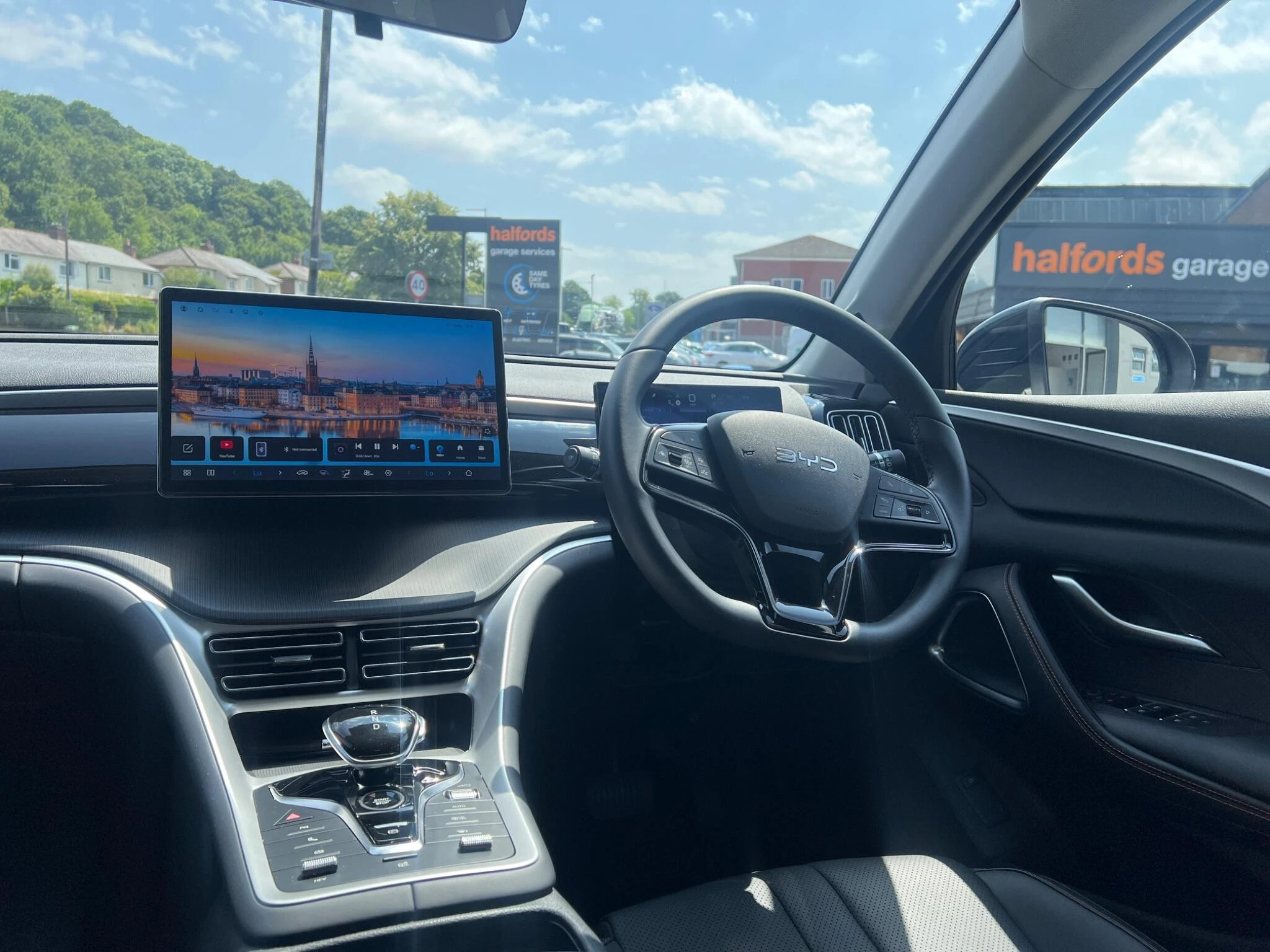 Vehicle image 13