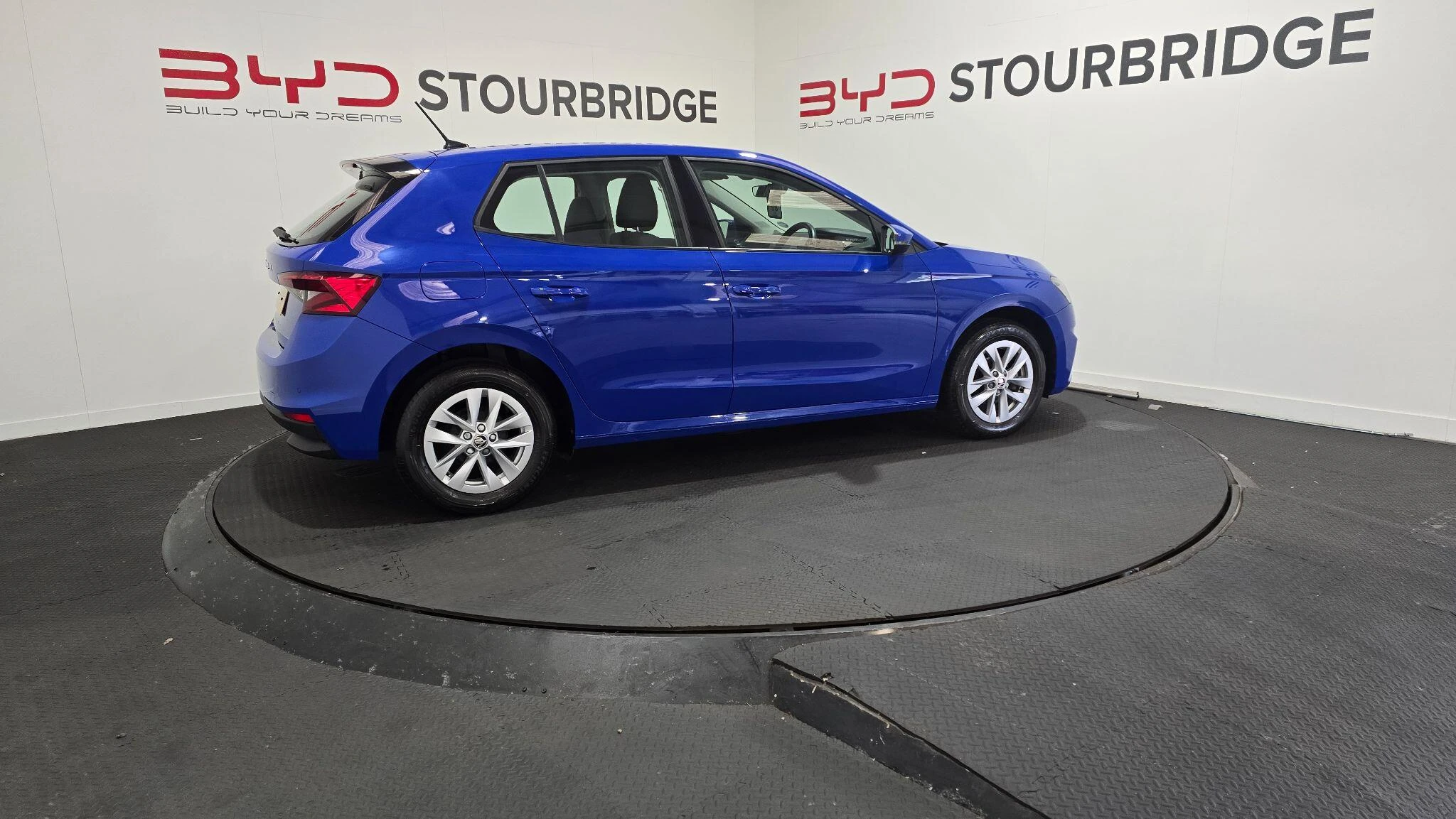 Vehicle image 15