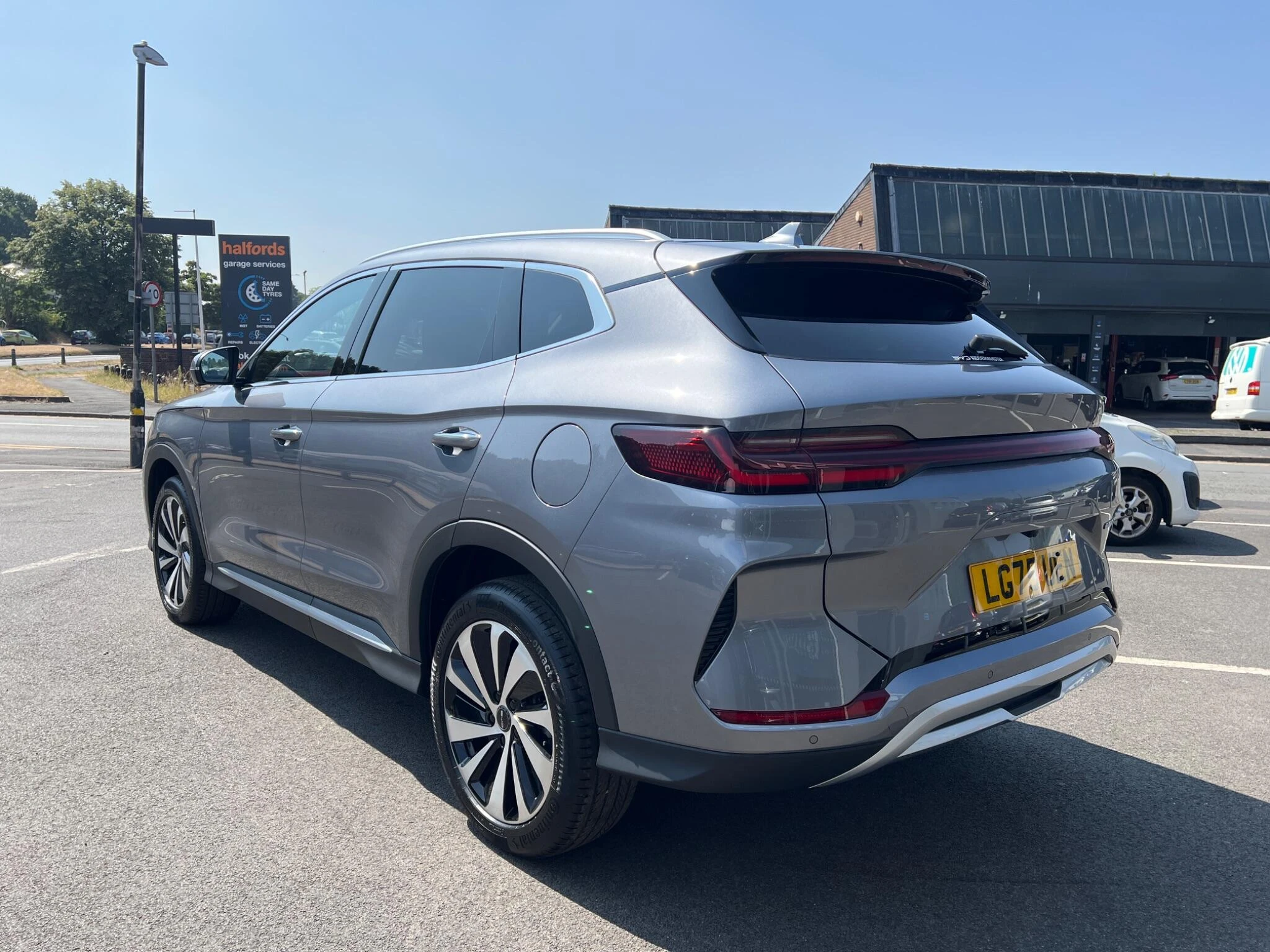 Vehicle image 4