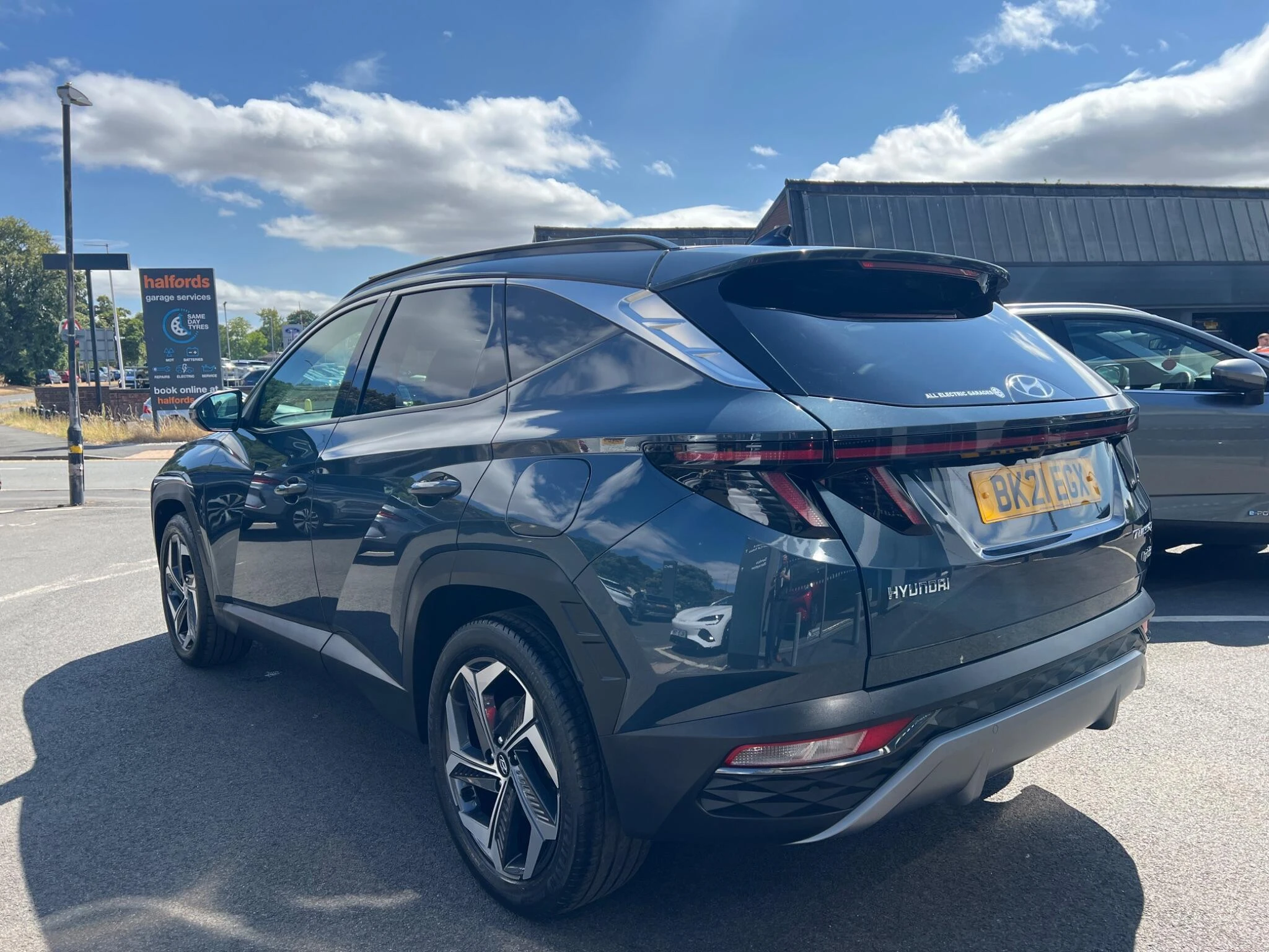 Vehicle image 4
