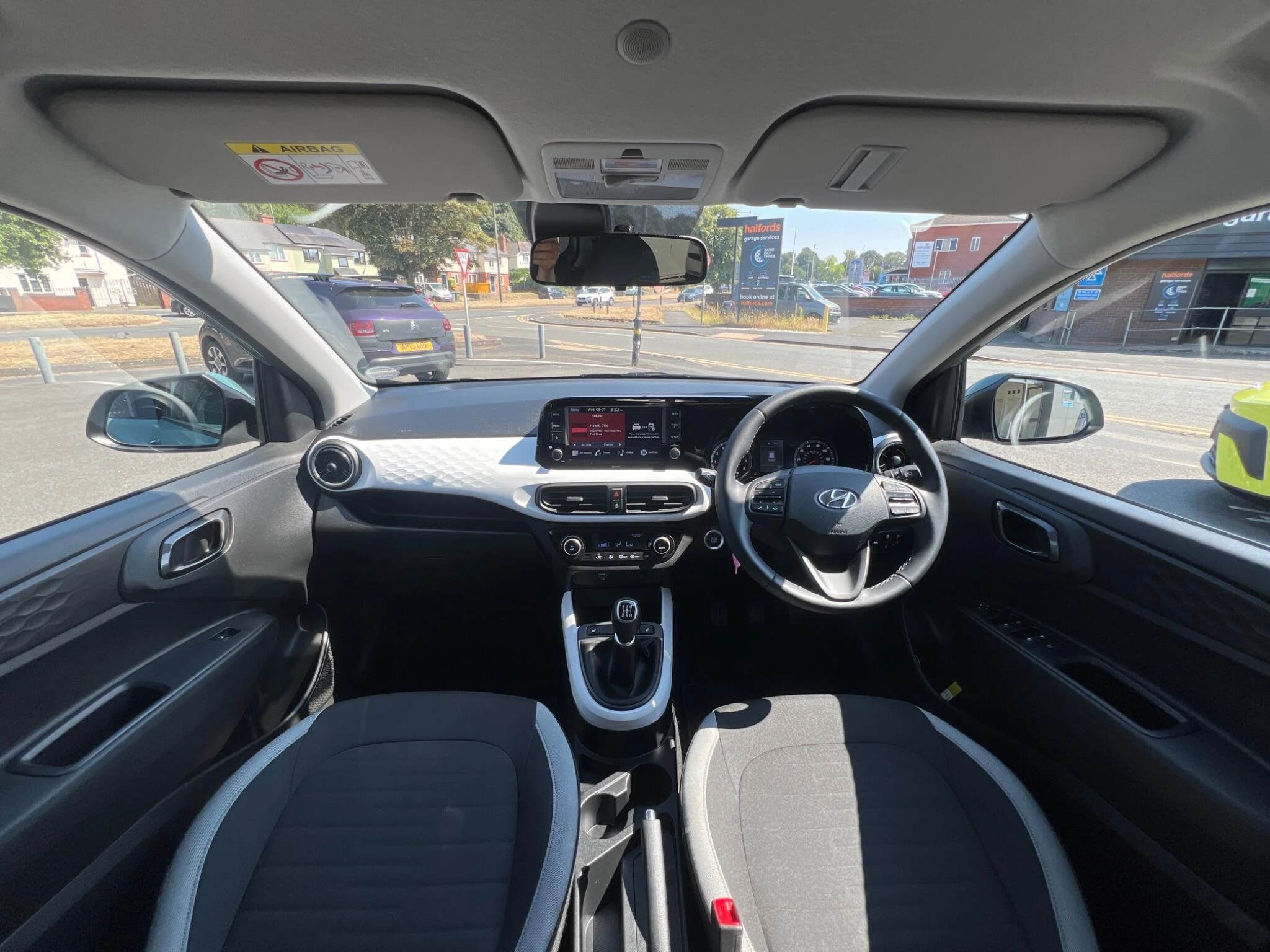 Vehicle image 18