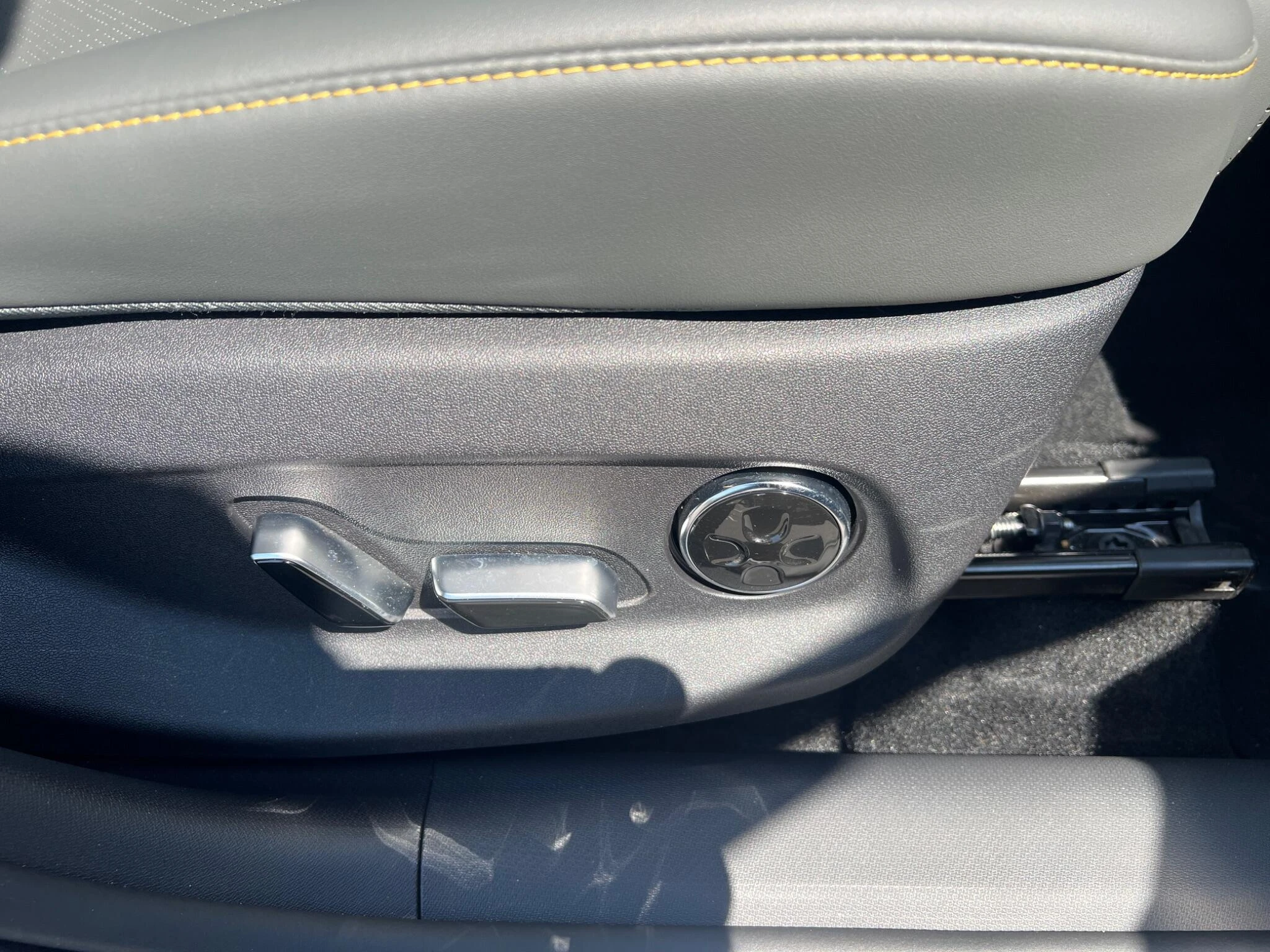 Vehicle image 48