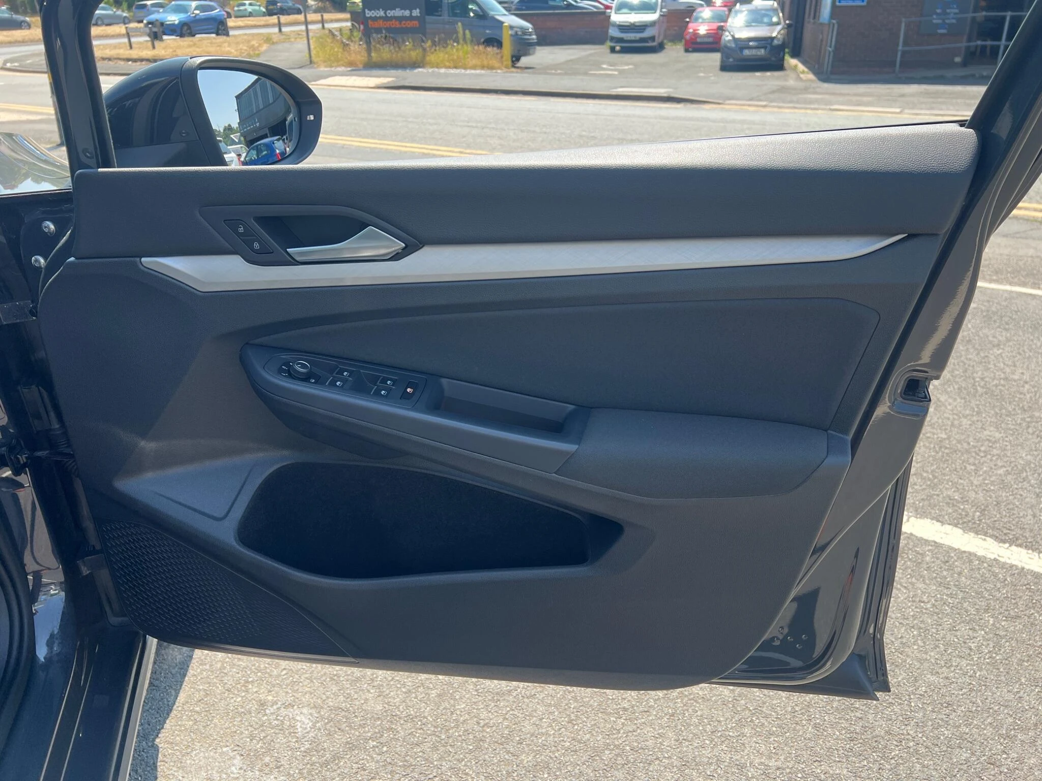 Vehicle image 26