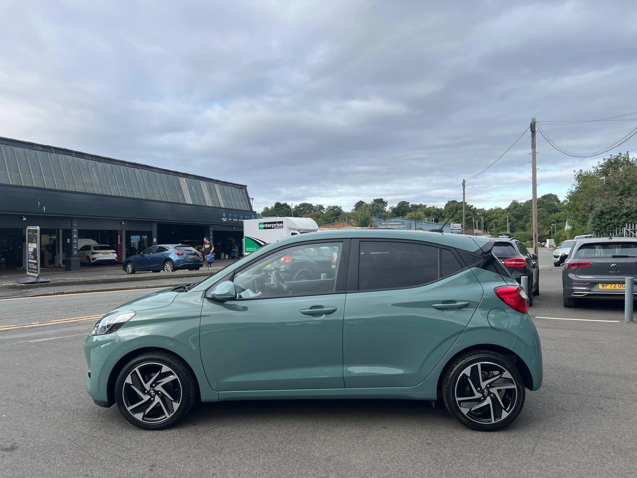 Vehicle image 4