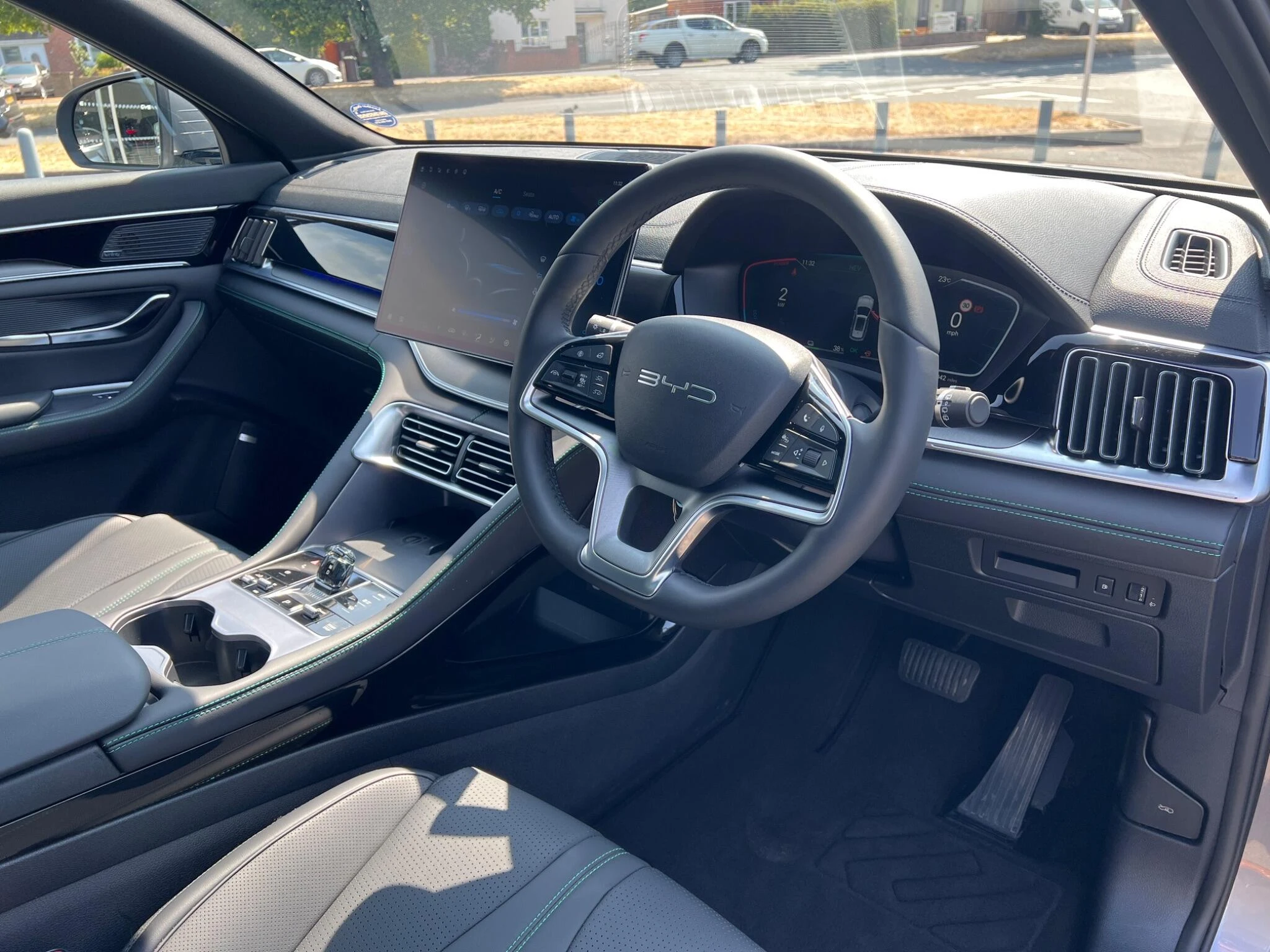 Vehicle image 14