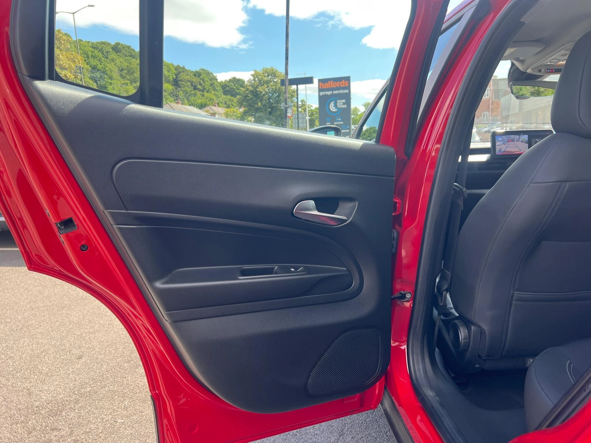 Vehicle image 33