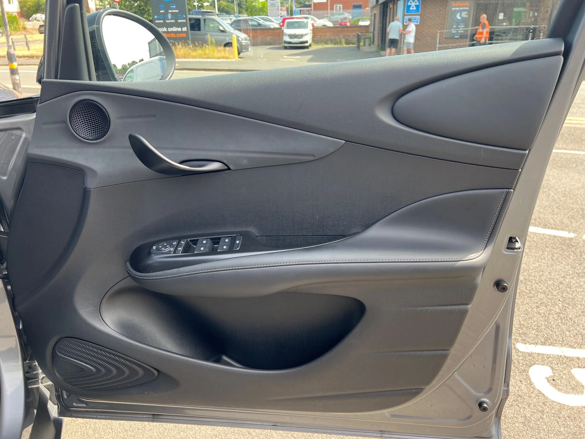 Vehicle image 31