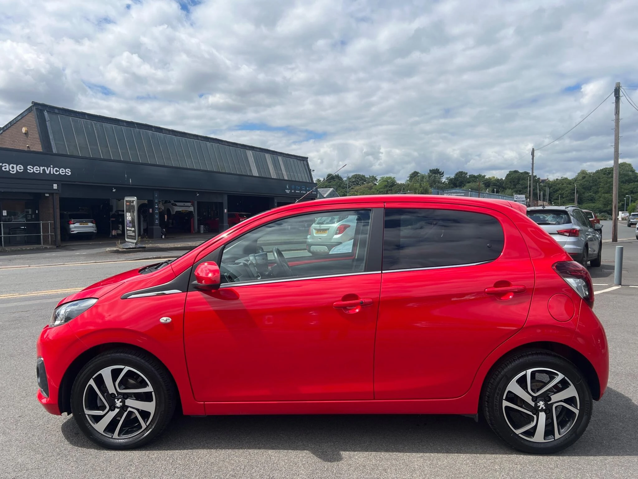 Vehicle image 11