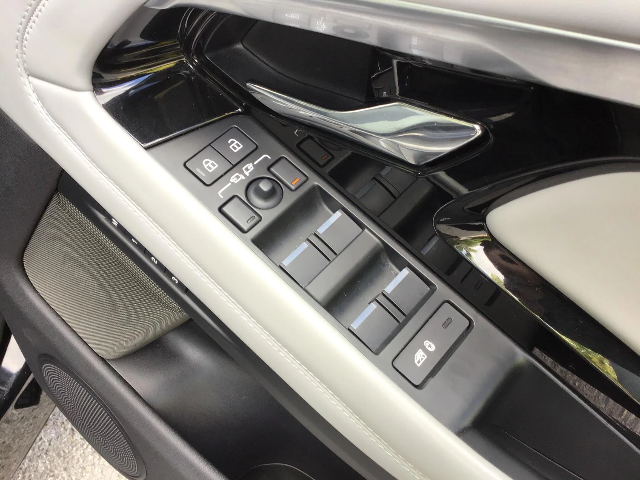 Vehicle image 48