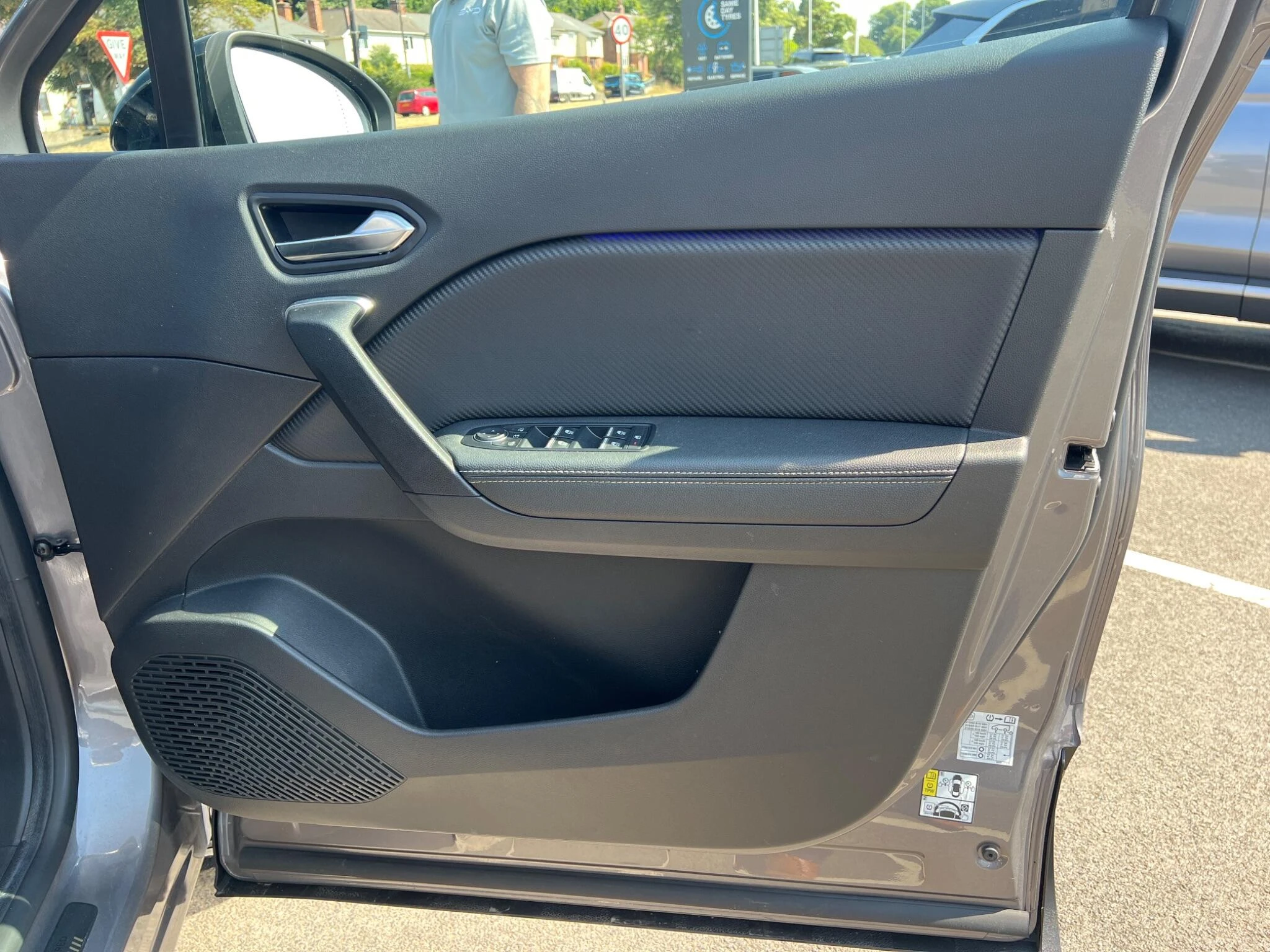 Vehicle image 28