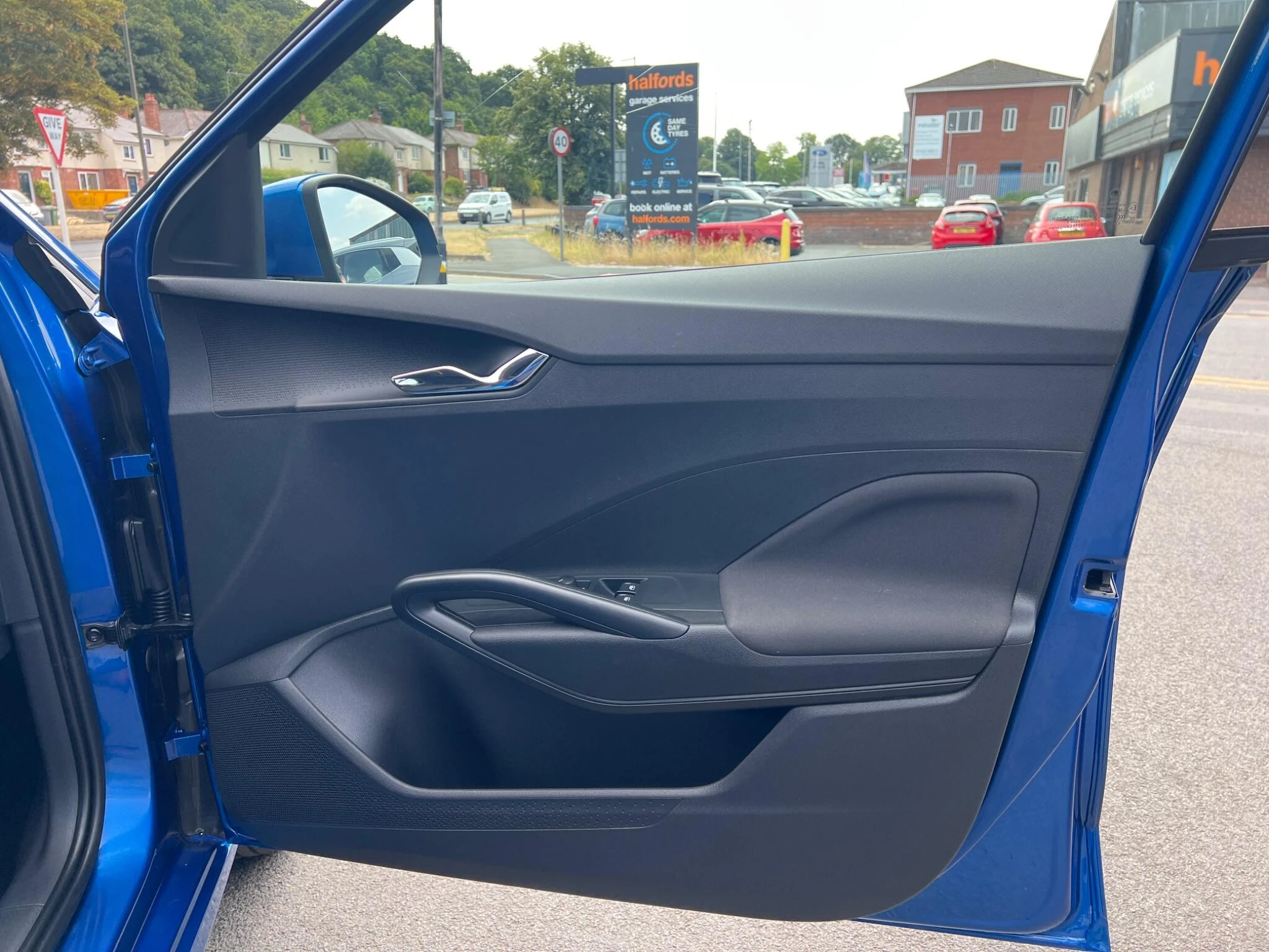 Vehicle image 19