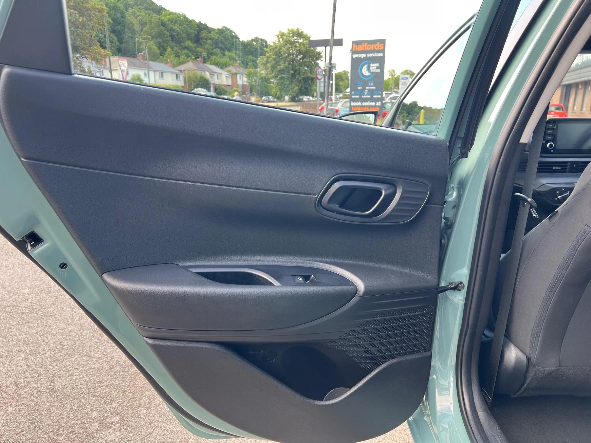 Vehicle image 28