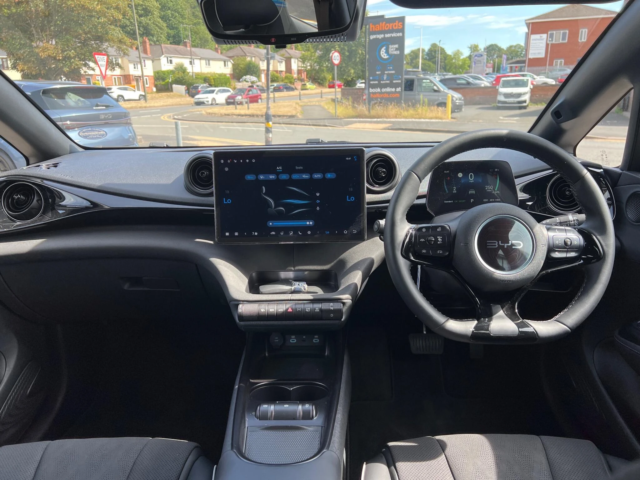 Vehicle image 10