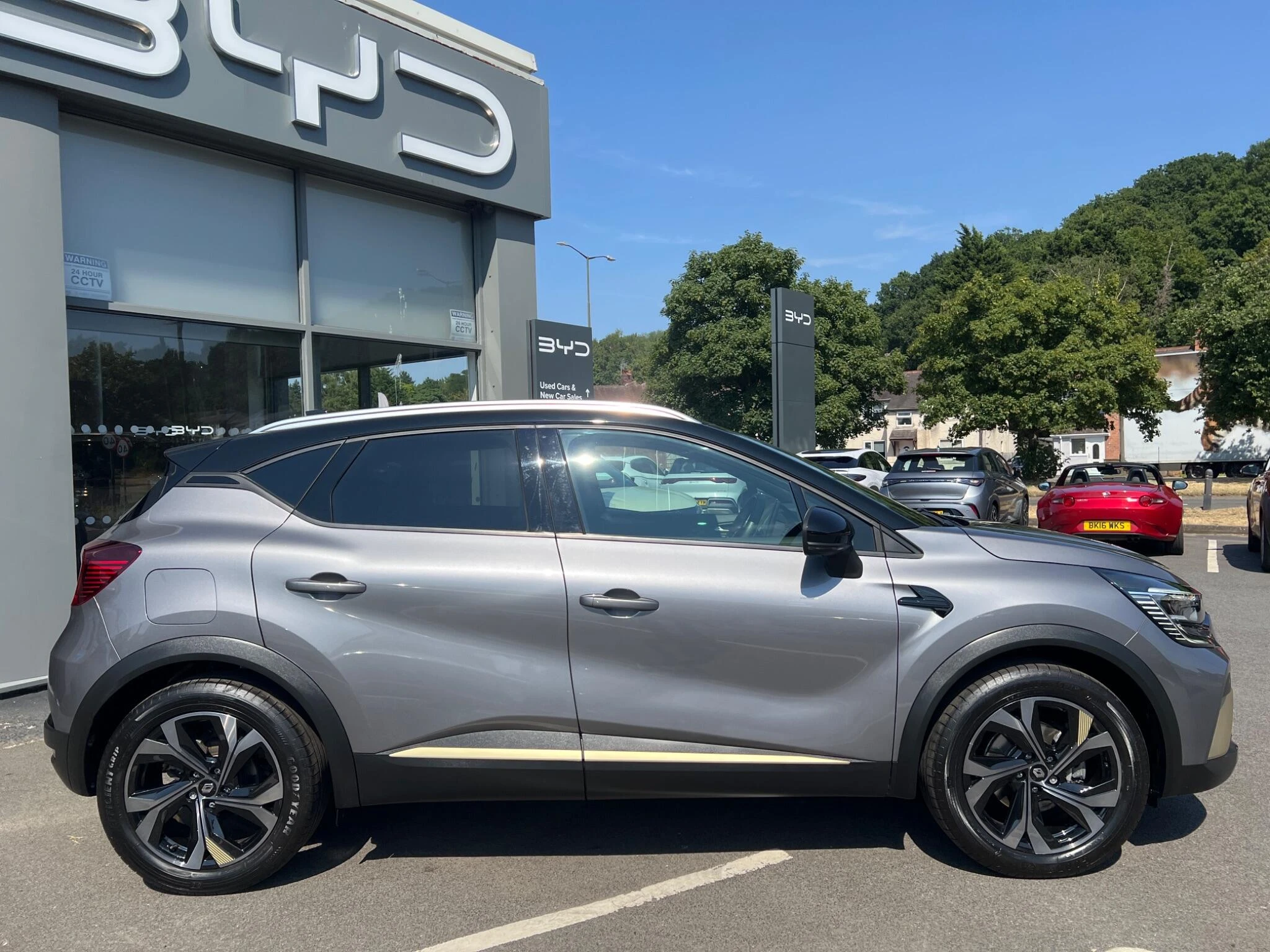 Vehicle image 9