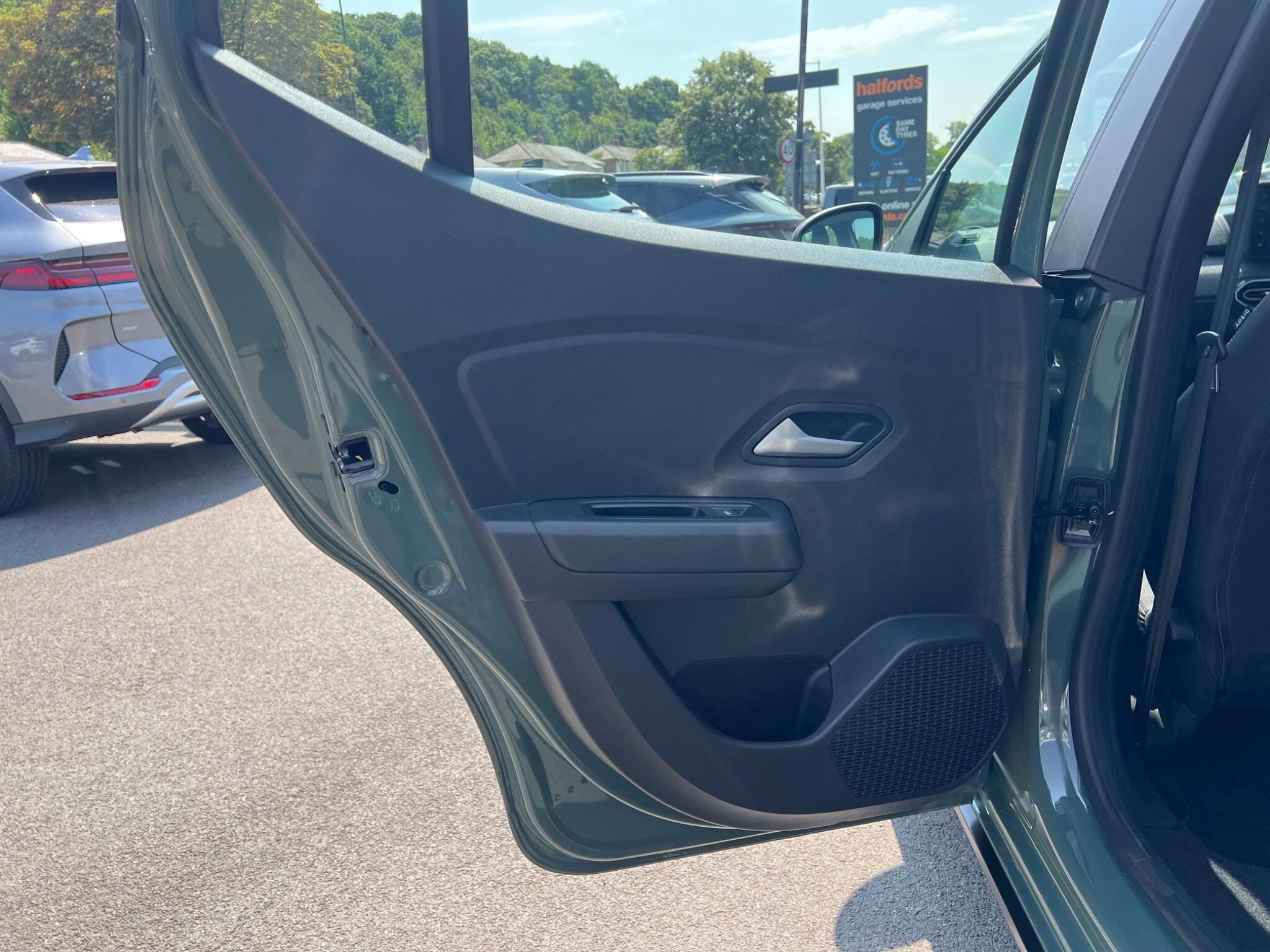 Vehicle image 25