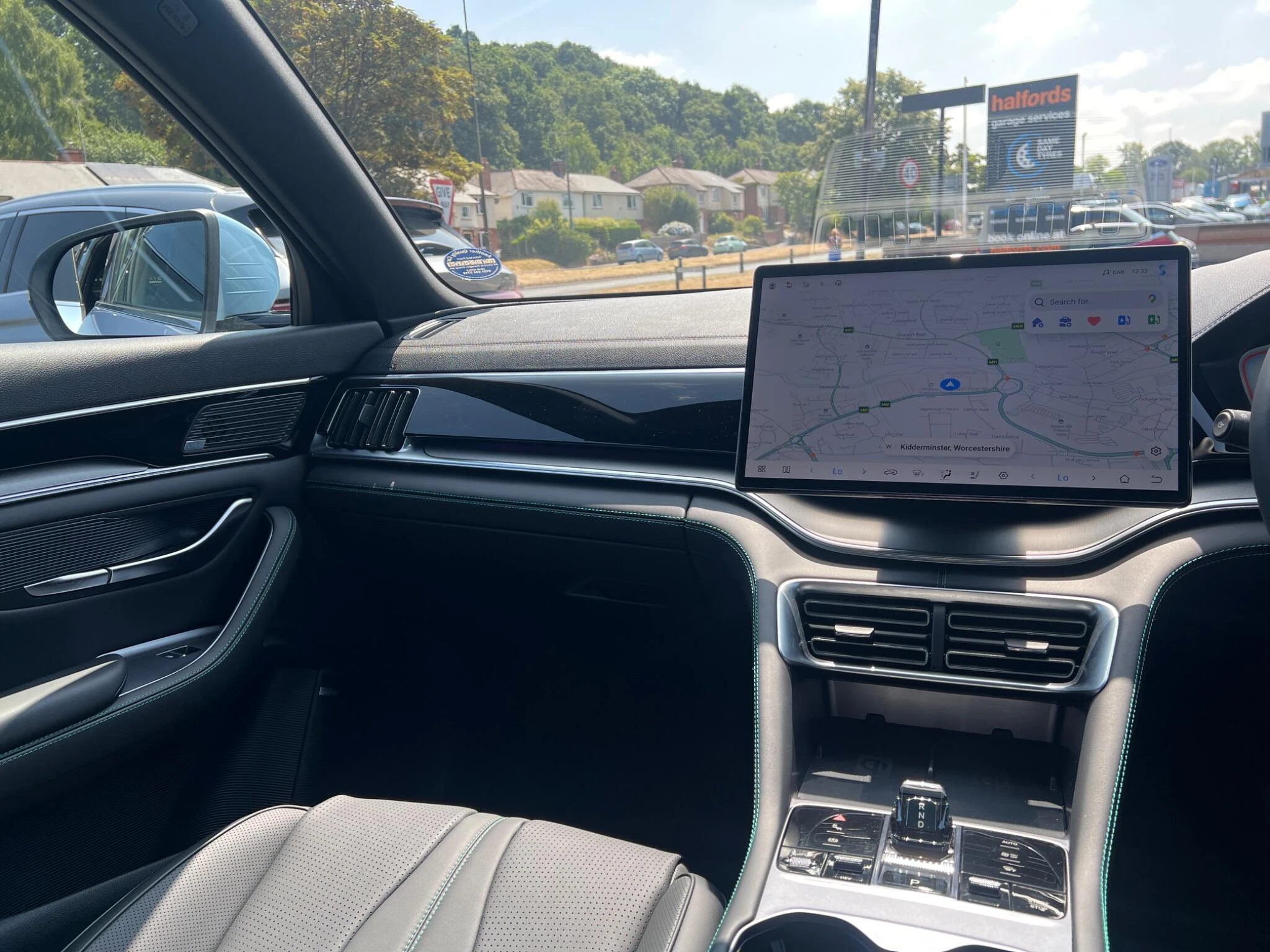 Vehicle image 18