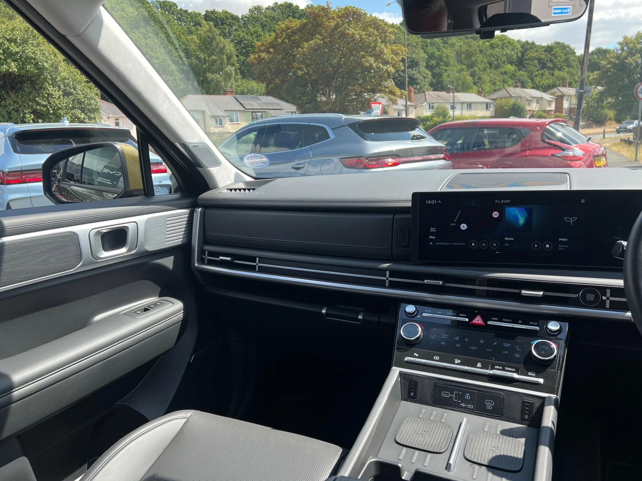 Vehicle image 14