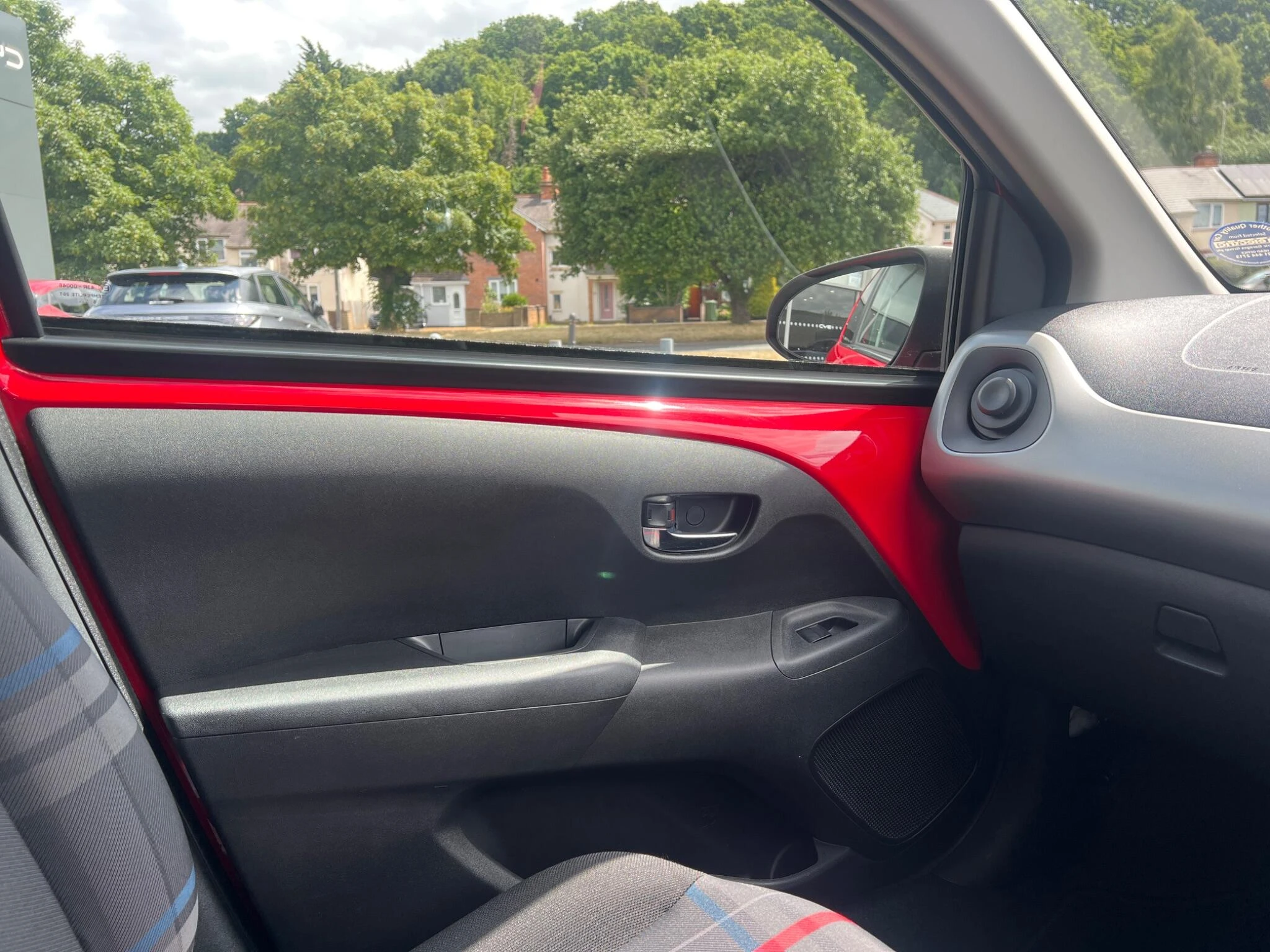 Vehicle image 30