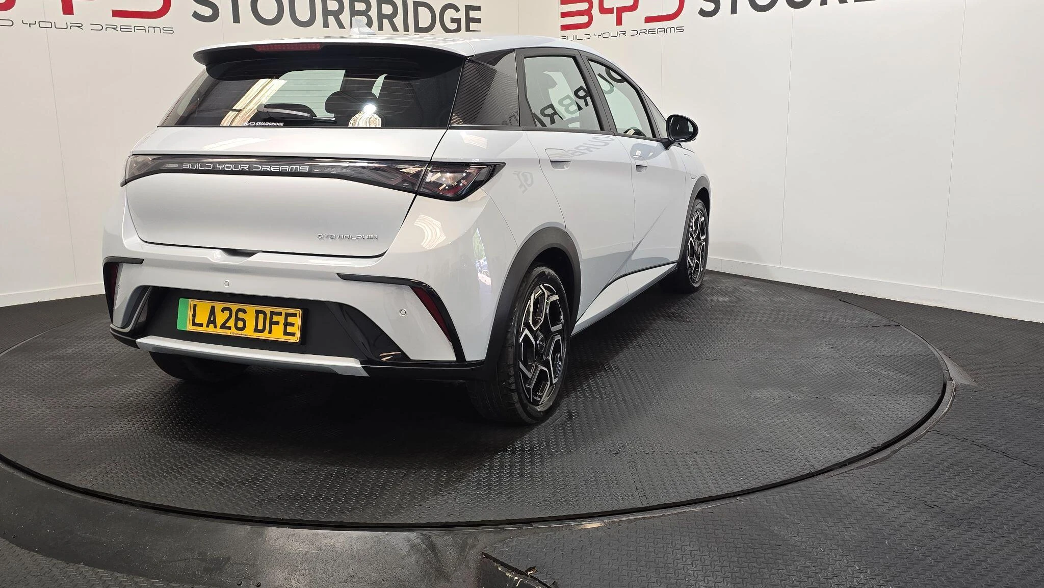 Vehicle image 13