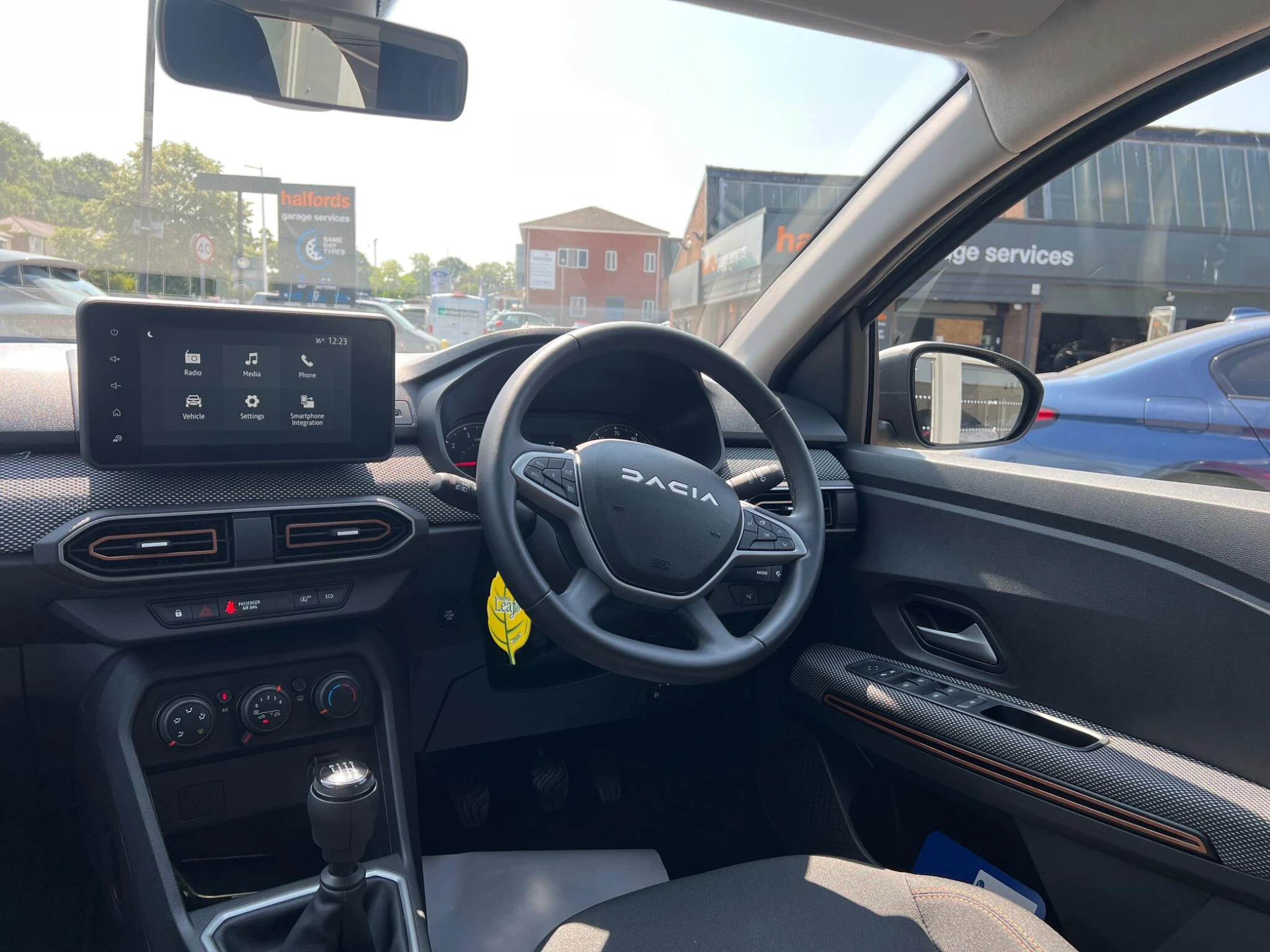Vehicle image 15