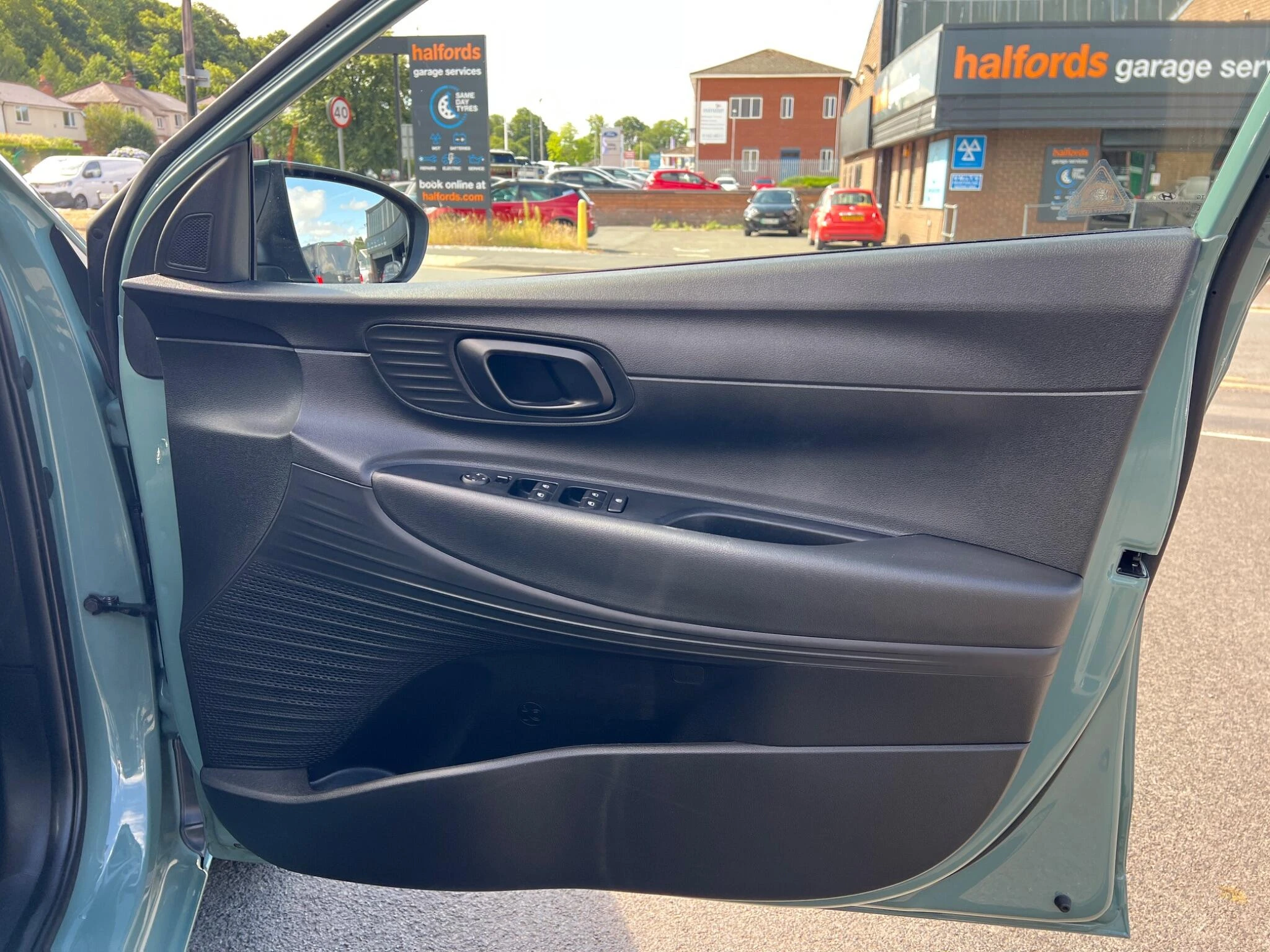 Vehicle image 30