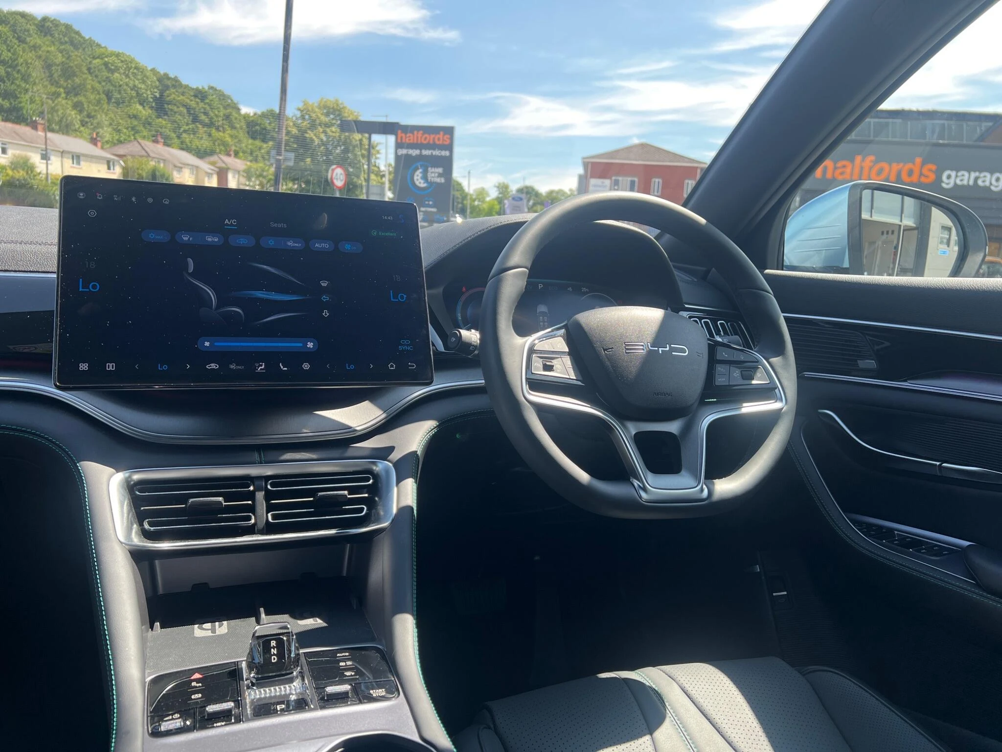 Vehicle image 13